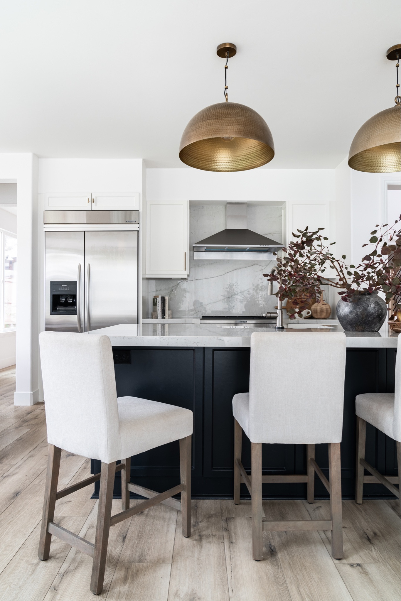 Loving all of the details in this kitchen! 

#kitcheninspo #homedecor #interiordesign #kitchen 

#LTKhome #LTKunder100 #LTKSeasonal