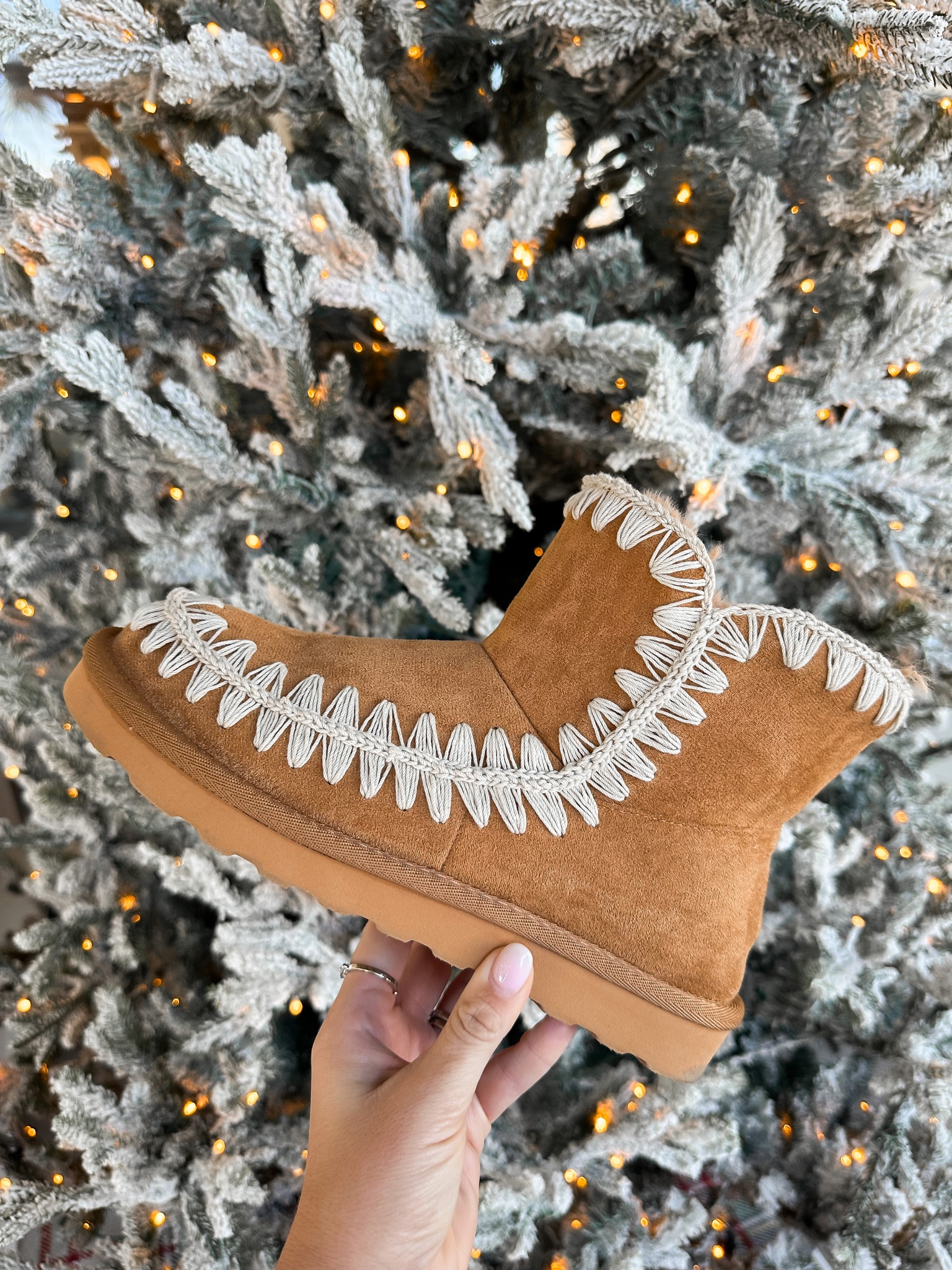 The cutest mou boot dupe! 

#LTKGiftGuide #LTKfindsunder100 #LTKshoecrush