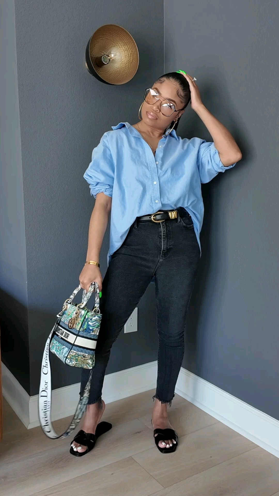 • loving this blue hue 💙 and the belt detailing *chef's kiss*

