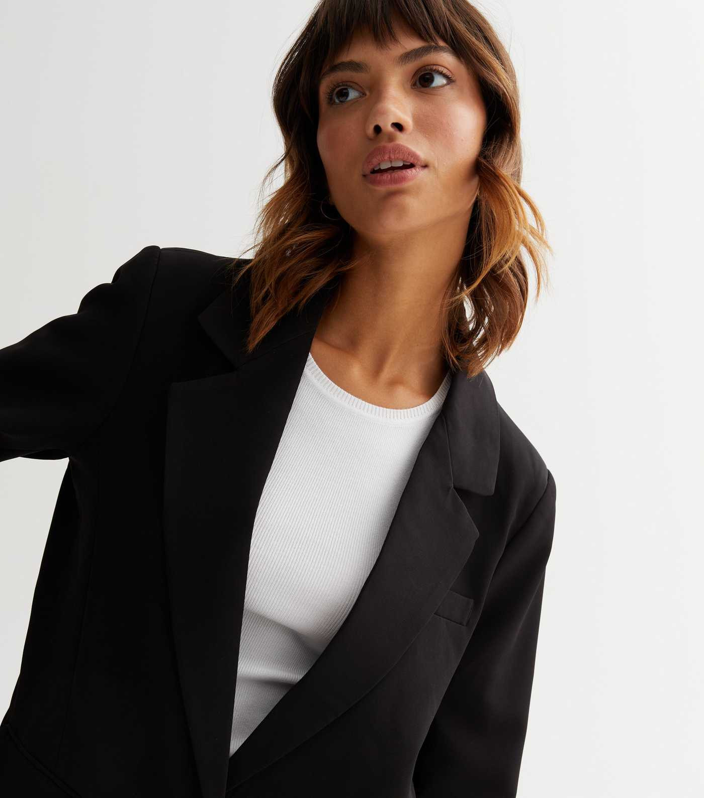 ONLY Black Oversized Blazer
						
						Add to Saved Items
						Remove from Saved Items | New Look (UK)
