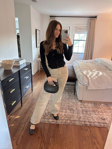 Loving this cute ballet flat trend! I'm wearing a size XS in the top, a 25R in the jeans and my shoes run TTS. // fall outfit, fall trends, jeans outfit 