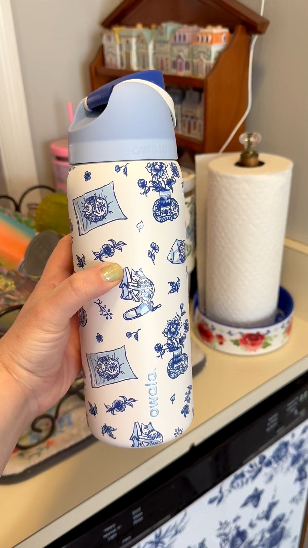 New limited edition UO x Owala blue & white cats water bottle 

#LTKHome #LTKdayinmylife #LTKU