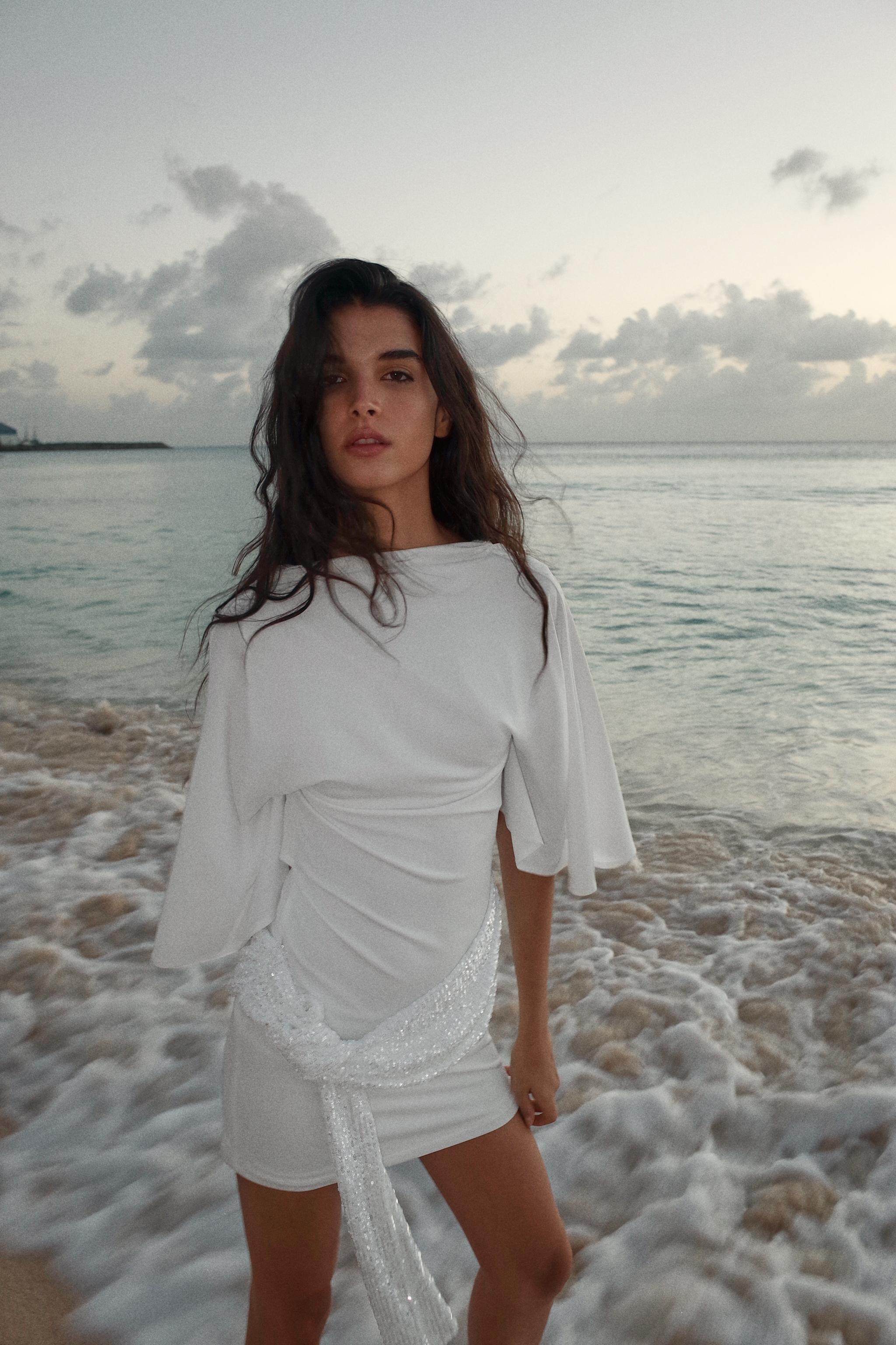Straight neck dress with wide short sleeves. Open back. Contrasting combined sash detail. | Zara US