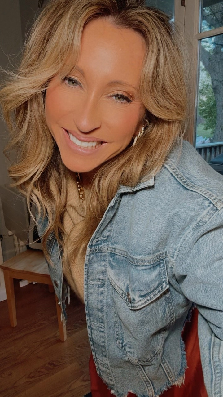 Wearing whatever makes me happy right now… fun pants and cool jewelry are the key elements I’m currently loving… looking forward to the weekend…

#LTKootd #LTKSeasonal