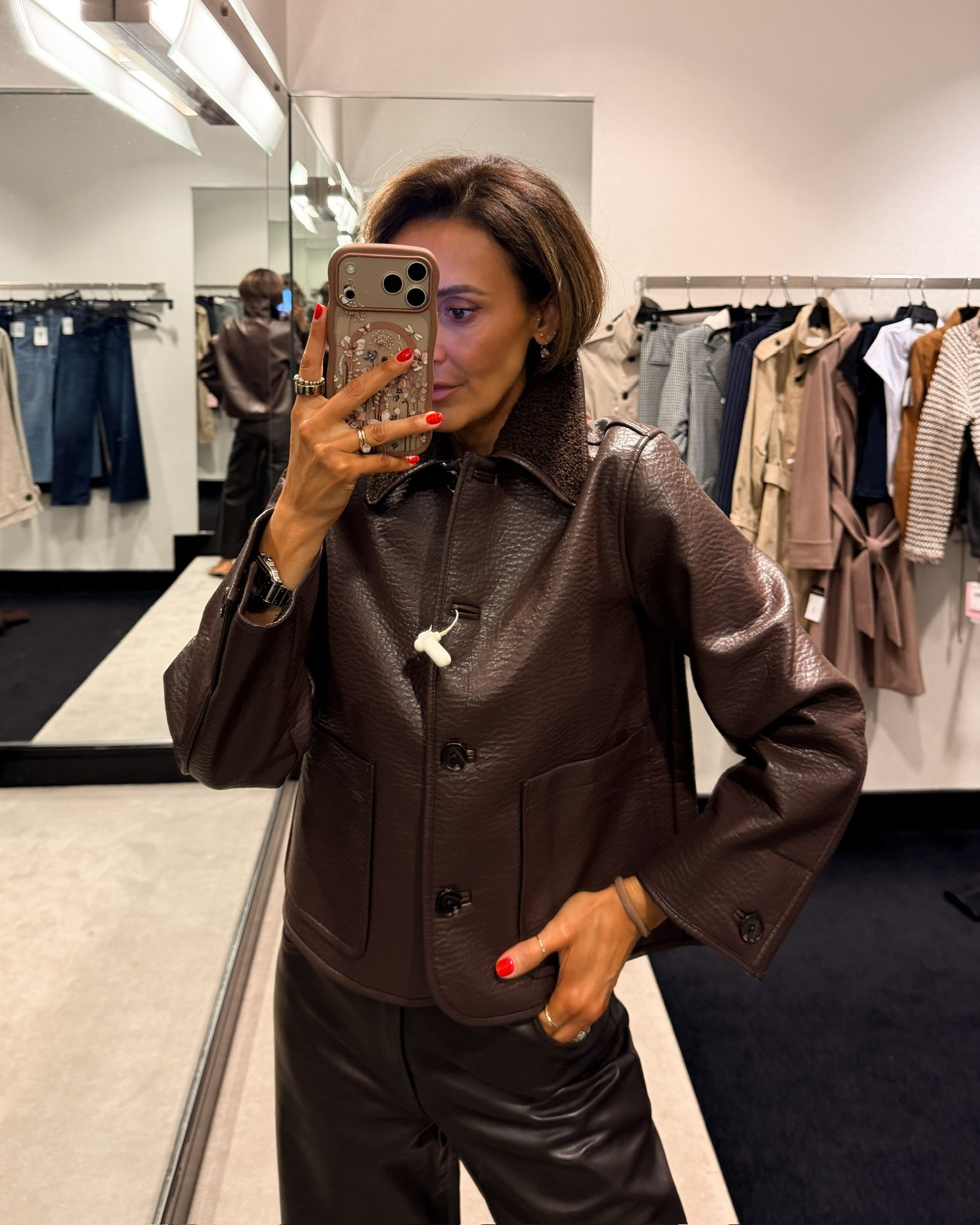 Cropped leather jacket with shearling, super fun for fall

#LTKSaleAlert #LTKOver40 #LTKootd