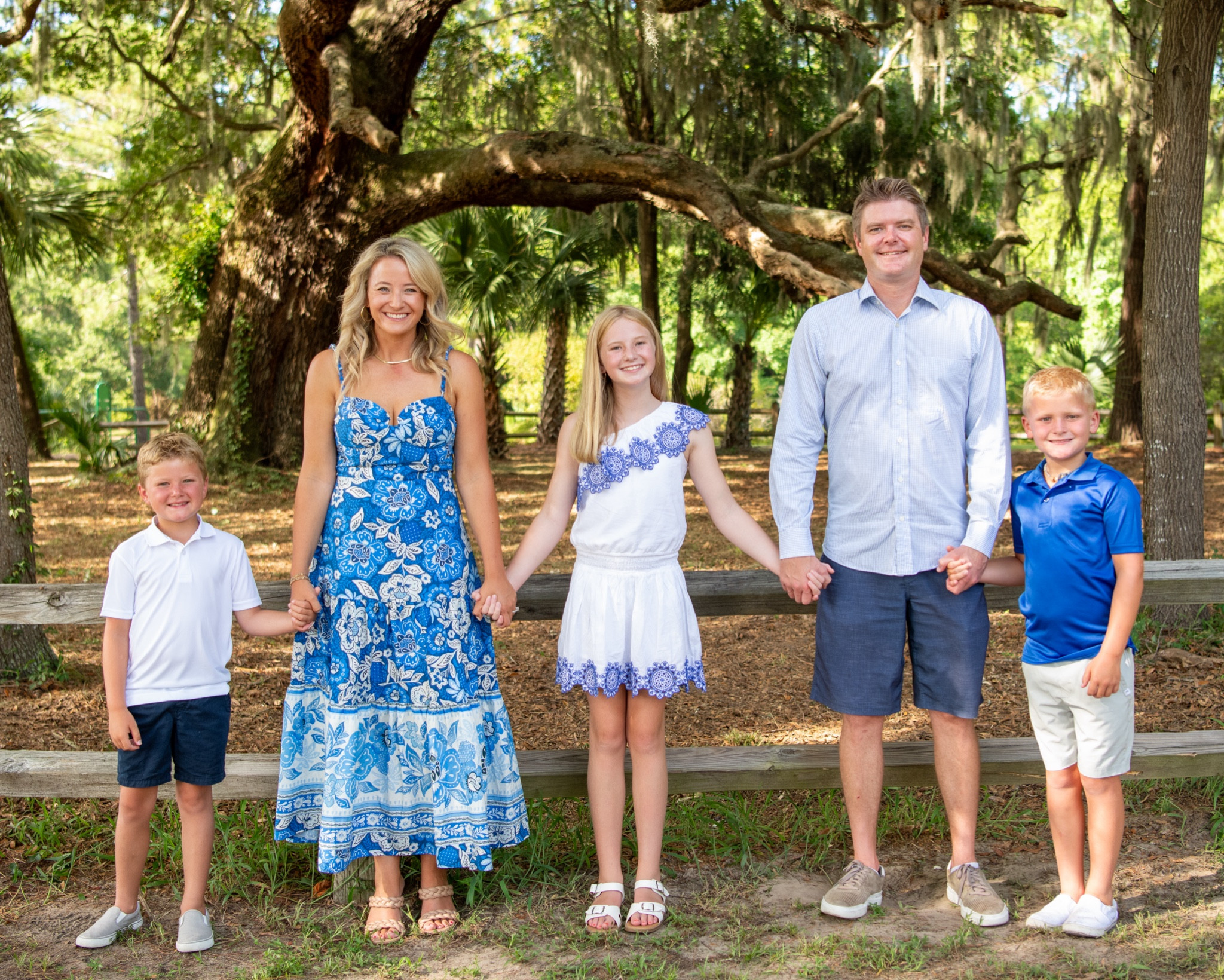 Family photo outfits! #familymatching #familyphotos

#LTKfamily #LTKstyletip #LTKtravel