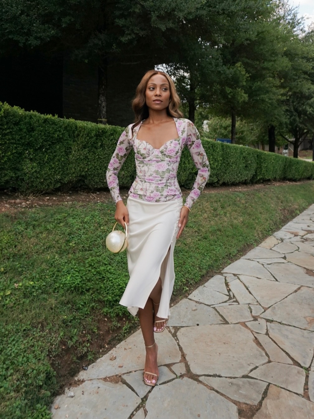 You never hear a garden grow 💡

If you want that hourglass figure, this top from @ta3 is perfect for you 😍 The corset details snatched me right on up & really accentuated my waistline.

#ootd #grwm #grwmoutfit #grwmvideo #styleinspo #styleinspiration #style #styleoftheday #styleover30 #outfitinspiration #dallasinfluencer #dallasstyle #dallascontentcreator #dallasfashionblogger