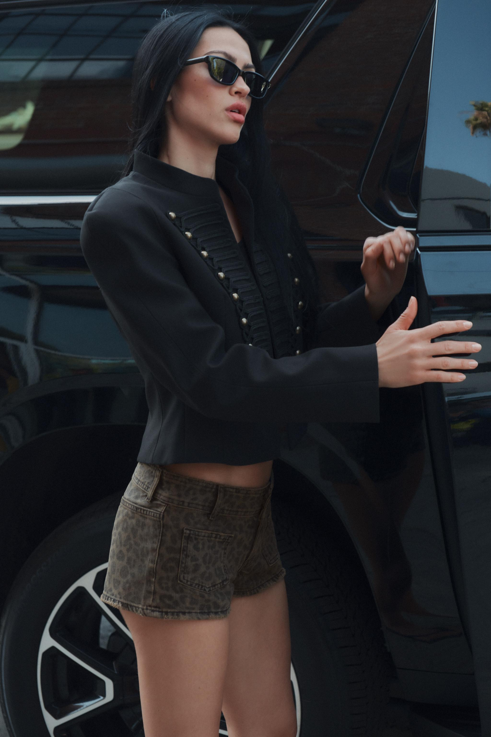 FITTED BLAZER WITH SHOULDER PADS | Zara US