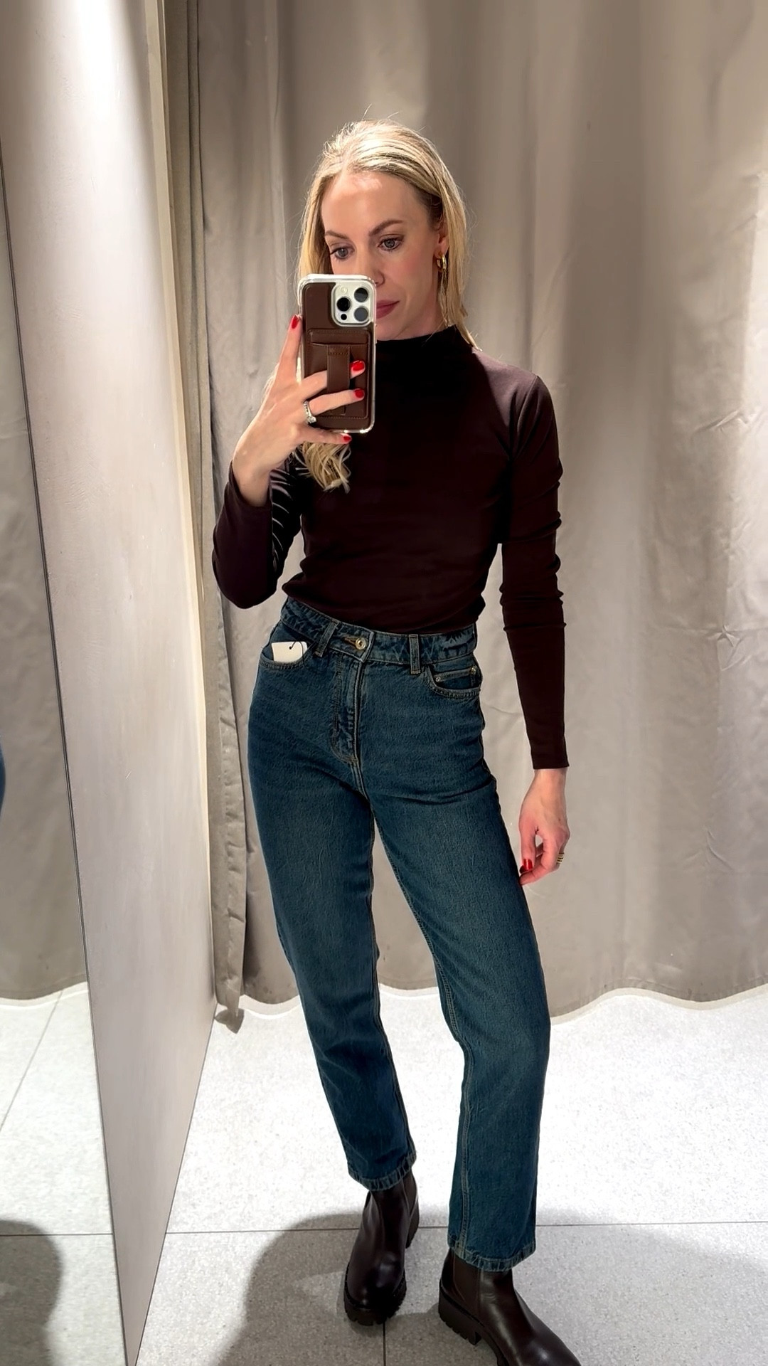 Zara mockneck tee (under $30) and mom jeans (under $50) - both of these are closet essentials for me 👌🏻

#LTKOver40 #LTKdayinmylife #LTKFindsUnder50