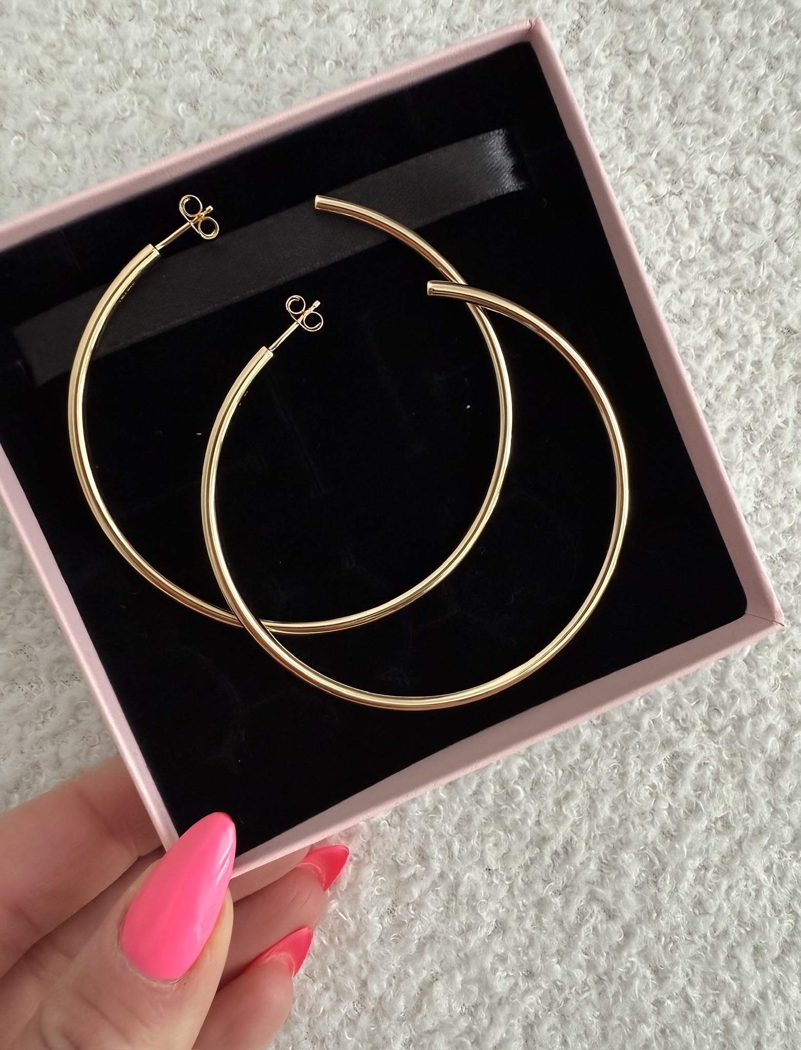 Jewelry 
Hoops
Earrings