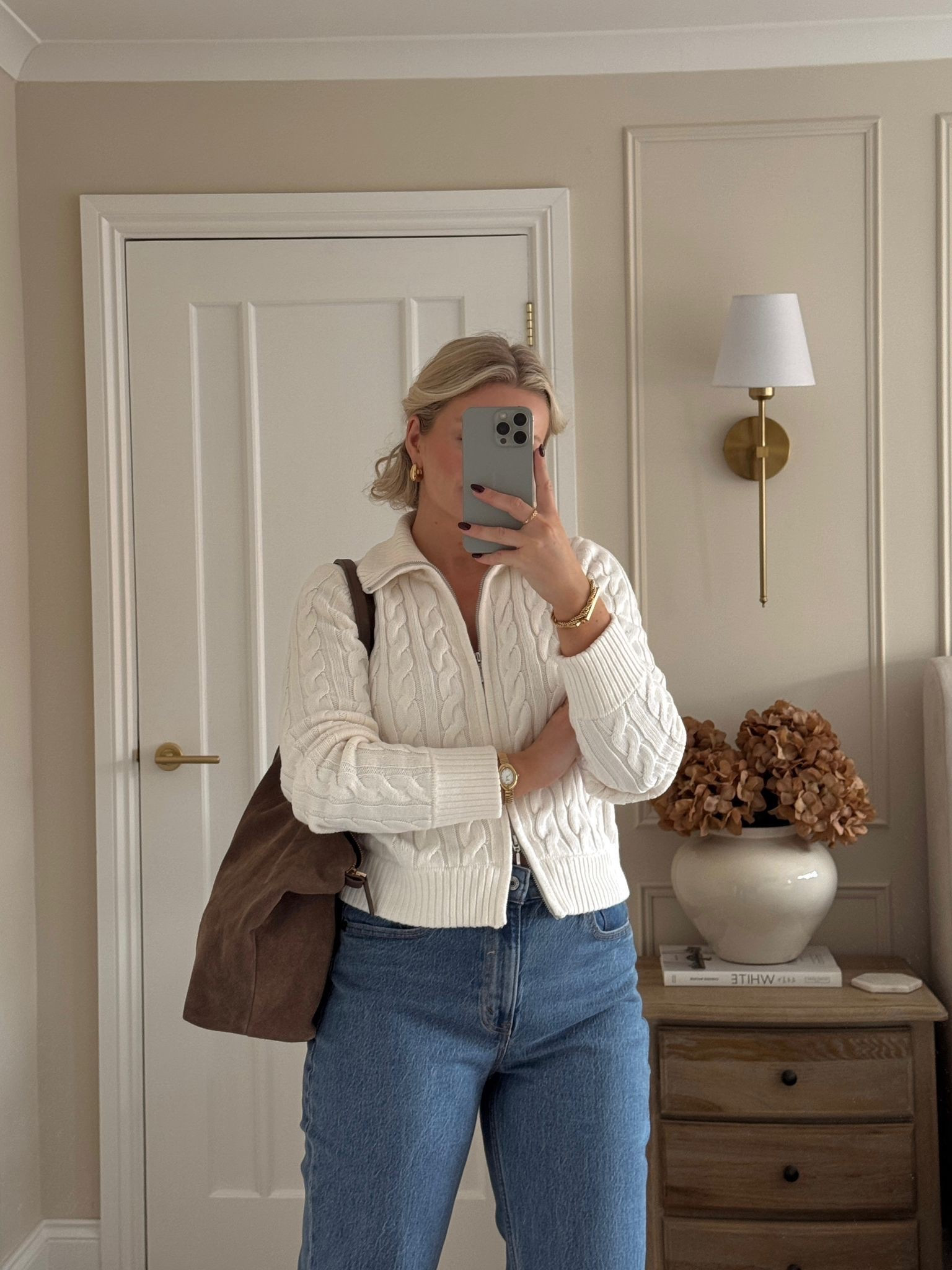 Abercrombie & fitch cream cable knit zip up cardigan (size small) & curve love 90s high rise jeans (size 27)

30% off everything at @abercrombie AND code AFLAURA for additional 15% off from 24th Nov - 1st Dec! 

#LTKuk #LTKstyletip #LTKautumn