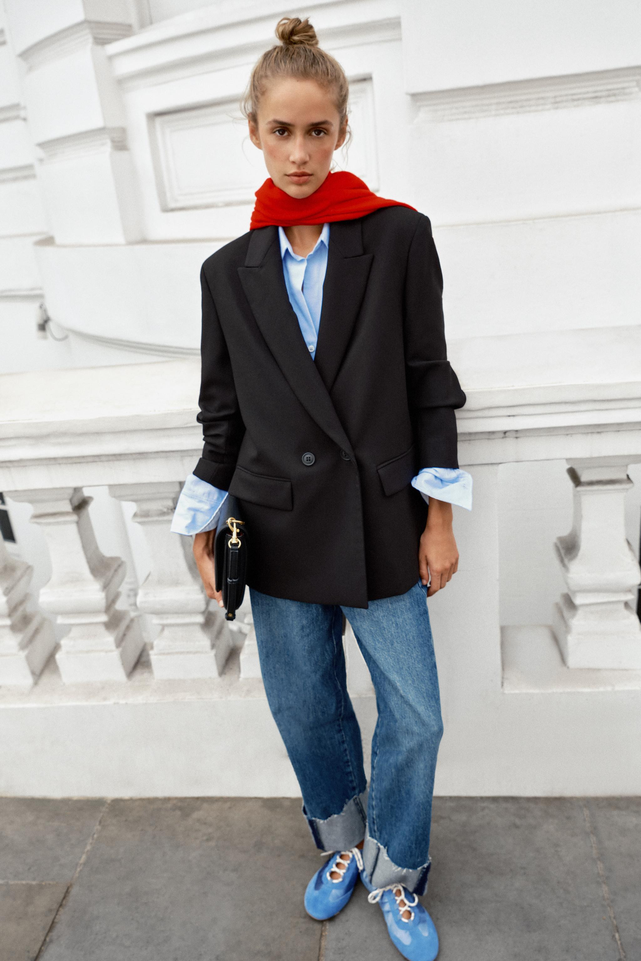 Weiter Blazer mit Reverskragen und langen \u00c4rmeln mit Schulterpolstern. Pattentaschen vorne. ... | Zara DE
