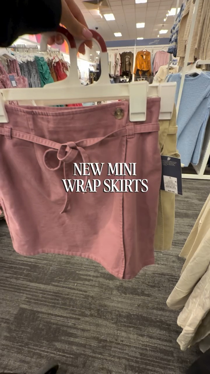 Summer is just around the corner and these wrap skirt make such an easy and cute outfit! ☀️🩷