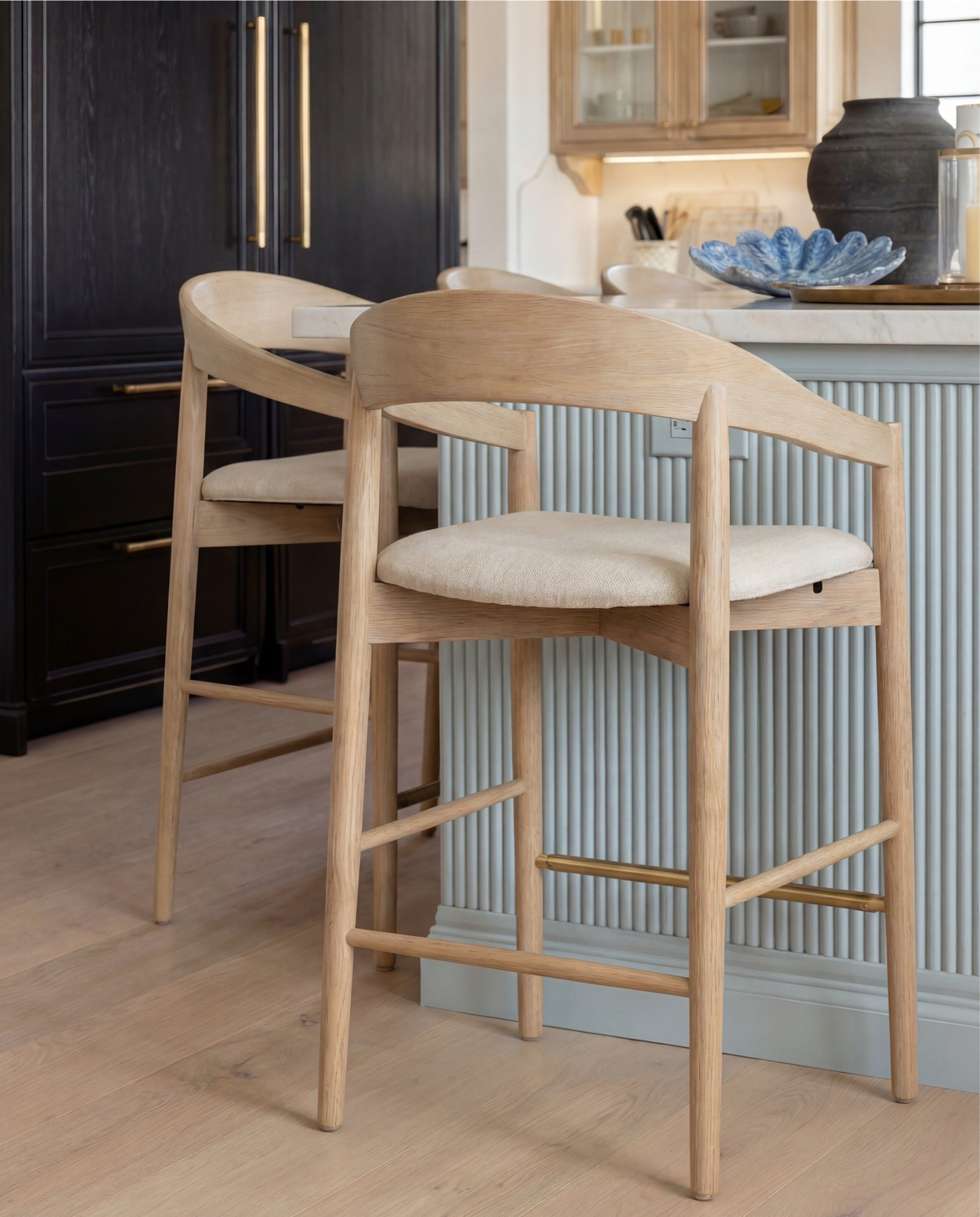 • Black range stove with brass knobs and handles
• Brass pendant light with white glass shade
• Brass wall sconces with globe shades
• Upholstered wood counter stools (light wood + neutral fabric)
• Vintage-style runner rug (soft blue and neutral tones)
• Black ceramic decorative vase
• White ceramic vase with brass detail
• Brass cabinet pulls and knobs
• Built-in wine fridge (dual-zone style)
• Under-counter beverage fridge
• Espresso / coffee machine
• Glass canister set for pantry storage
• Woven storage baskets (natural fiber)
• Decorative wood cutting boards
• Sculptural ceramic bowl (blue accent)
• Stoneware vase (matte black)
• Framed botanical artwork
• Vintage-style runner rug (blue + neutral tones)
• Small brass tray for bar accessories

• Blue sculptural ceramic bowl
• Brass tray with glass hurricane candle
•Brass serving tray decor
•Black terracotta vase jar
Brass gold drink shaker
Bar decor

#LTKSaleAlert #LTKHome