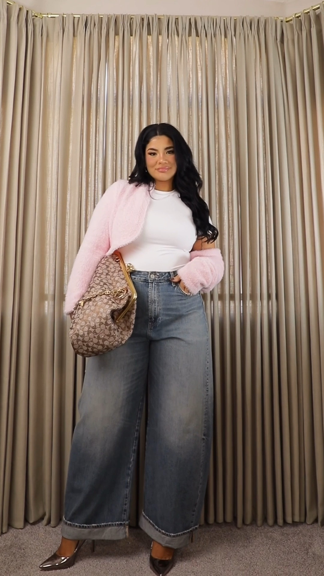 5 Casual Outfit Ideas

Linking (almost) everything 🫶🏽

Easy looks you can piece together! If you usually shop with me you probably already have these pieces 🛍️
A few of these jeans are older from mostly zara so I can’t tag but I tagged 2 out of the 4. I’m wearing a size large in the tops and 12/14 in the bottoms. 

Bag 1 is the kisslock in crystal jacquard. 4th bag is the denim tabby (larger size) Both from @coach 

Currently packing all the sweaters to head back to New York where i see it’s around 30 degrees. Not looking forward to that ! Here in Cali it was 80 degrees today. 😅

https://amzlink.to/az0S2AdgSV9Ym

xx

#LTKmomlife #LTKootd #LTKOver40

#LTKOver40 #LTKmomlife #LTKMidsize

#LTKOver40 #LTKSeasonal #LTKMidsize

#LTKOver40 #LTKSeasonal #LTKMidsize