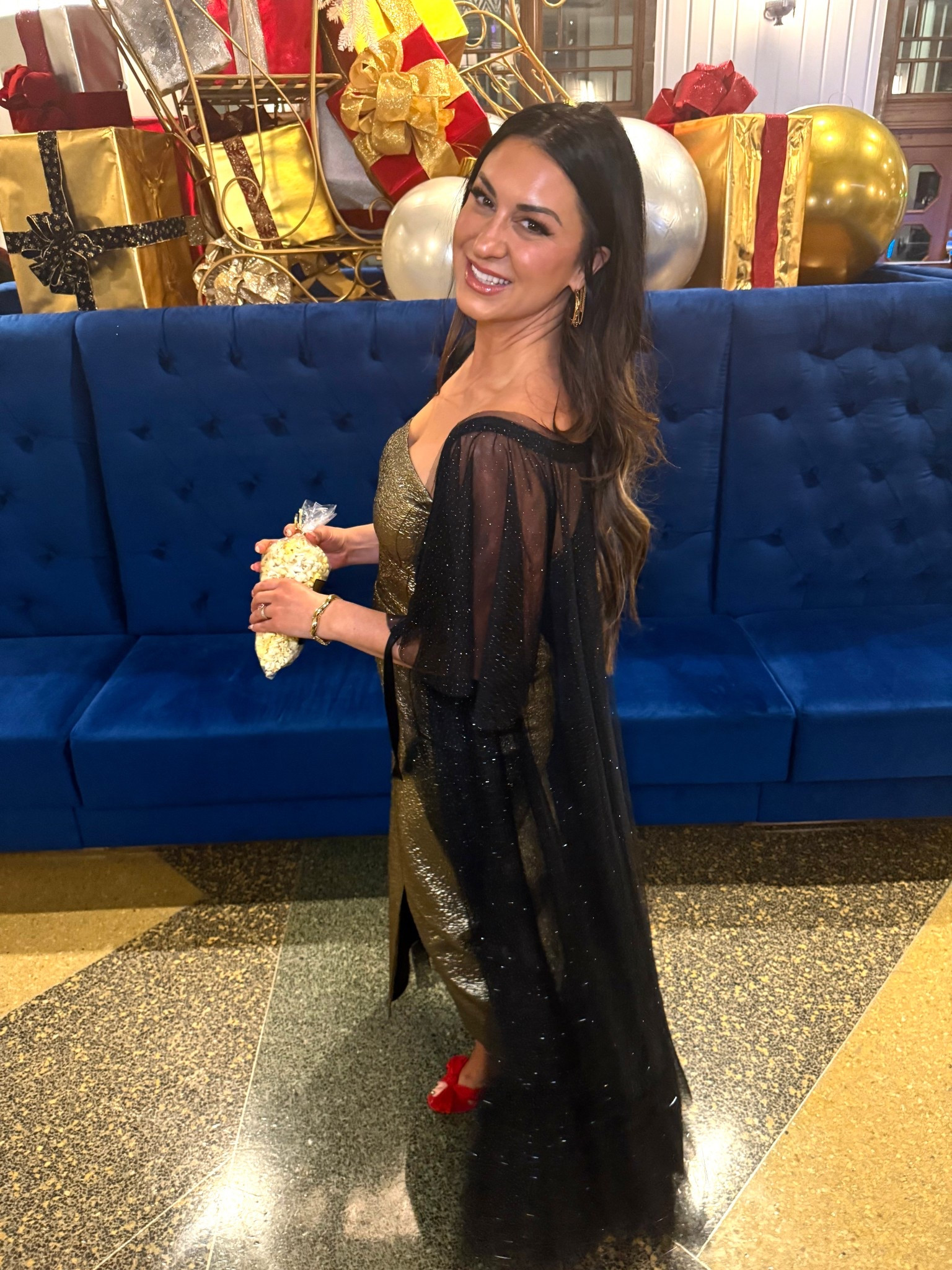 Holiday glam for the Nutcracker and New Years Eve!


Family photos 
Sparkly dress
Bow Heels 
Best Highlighter 
Gifts for her 

#LTKmomlife #LTKgrwm #LTKHoliday