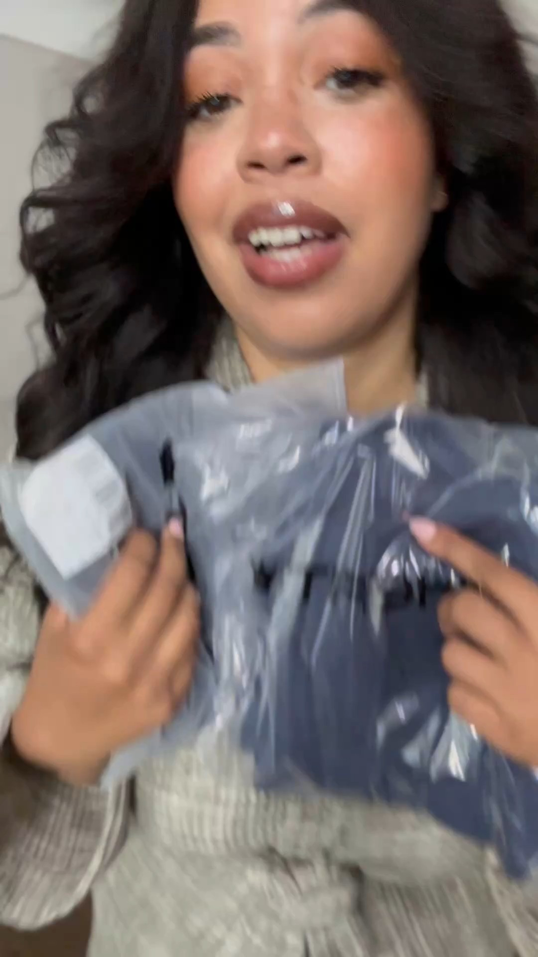 Wearing the Bold Navy color in the Ultimate Bra & Seamless Short set
🧵 Bra: 4Luxe | Bottoms: 1Luxe

Okay but this seamless short? The compression is next level. I’ve never experienced anything like it. I’m officially a fan and already adding more colors to my cart 🙈

I’m shook. I’m definitely part of the seamless crew now.
Have you tried their seamless shorts yet? They pair perfectly with the Ultimate Bra. A true staple in my lineup 👏🏽✨
