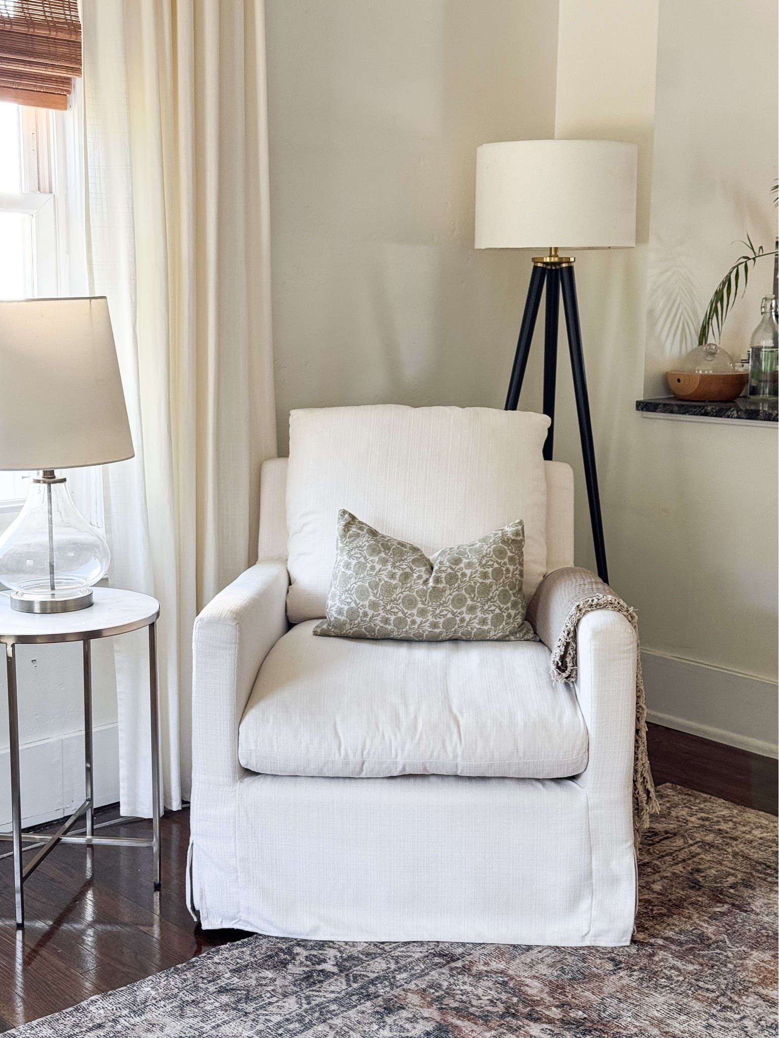My favorite Neutral swivel accent chair

#LTKHome