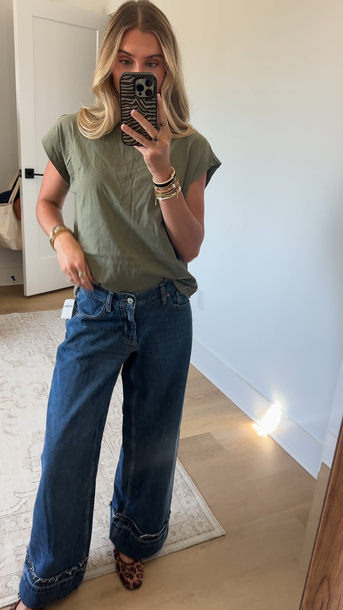 Old navy size 24/00 low rise baggy jeans. The oversized wide-leg jean of your teenage dreams.

low rise
reverse hem cuff

#LTKootd #LTKSaleAlert #LTKSeasonal