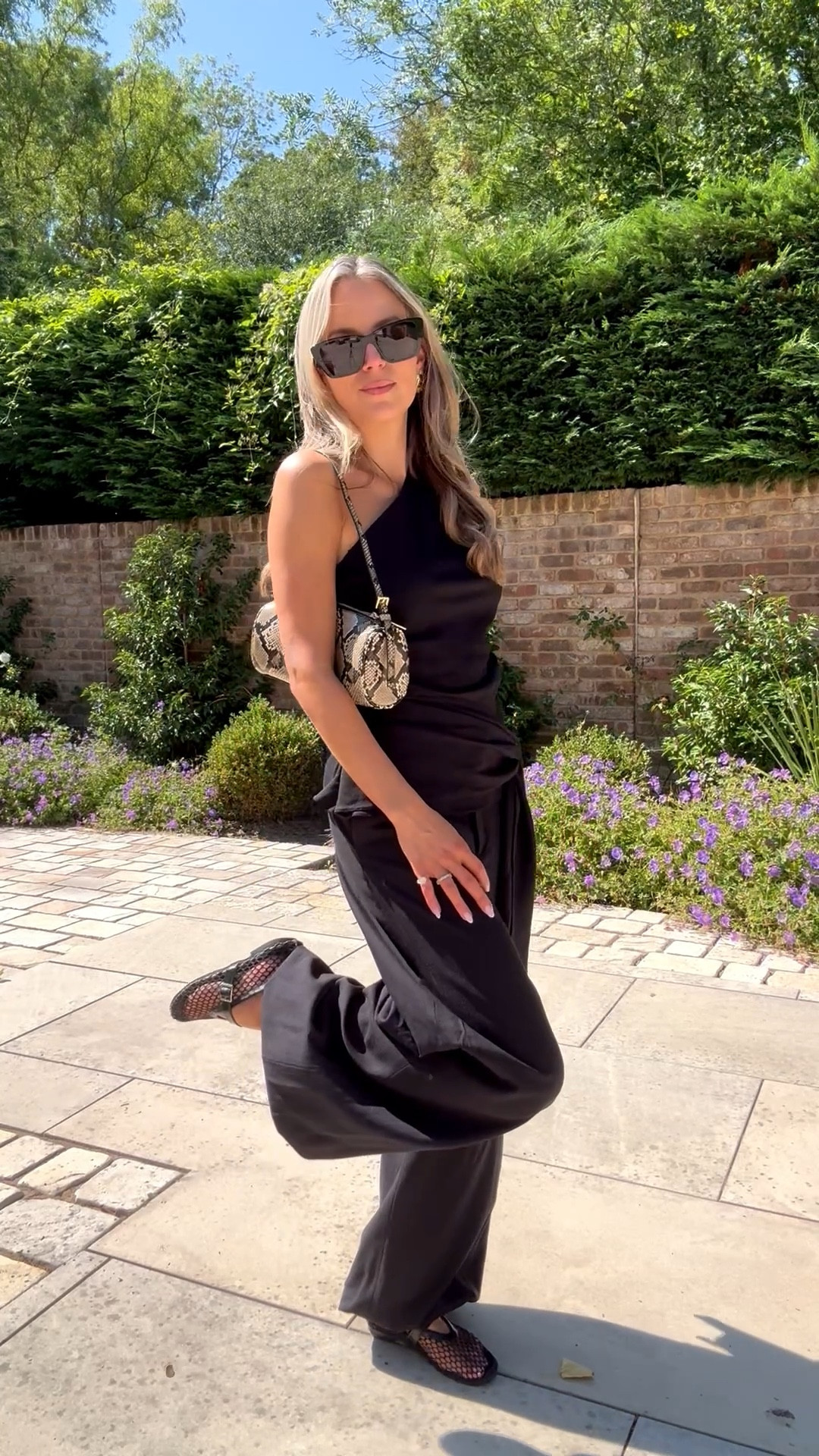 Summer set for day or night 🖤

Co-ord, summer styling, harem pants, linen blend, asymmetric, wedding evening guest, holiday look, smart casual, comfortable outfits

#LTKsummer #LTKdatenight #LTKtravel