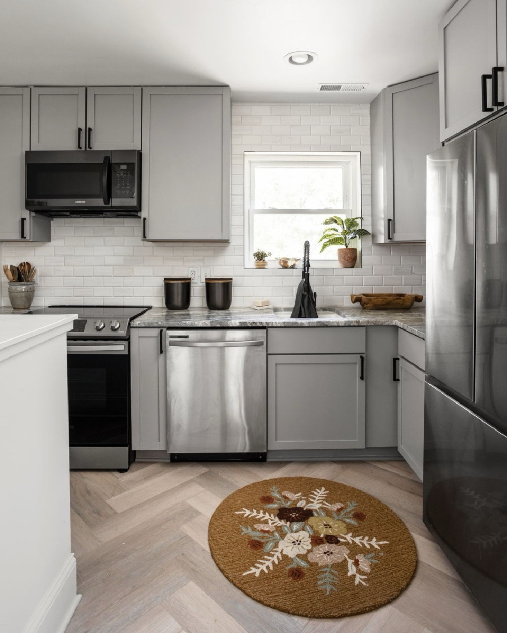 Love a quaint and tiny kitchen.

#LTKhome