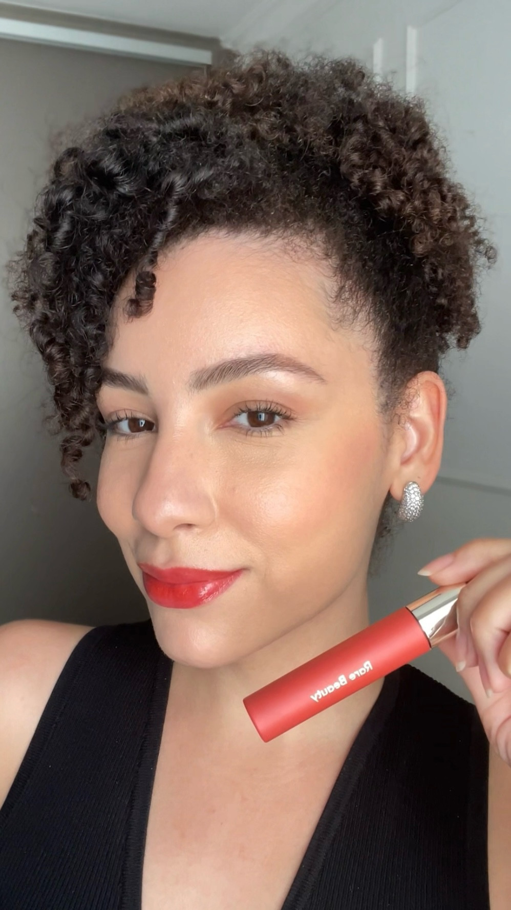 Testei o lip oil da Rare Beauty e agora entendo o hype. Confortável, elegante e com uma cor que permanece, mesmo depois que o “efeito gloss” sai. Amei 🥰 

#LTKbrasil #LTKbeleza