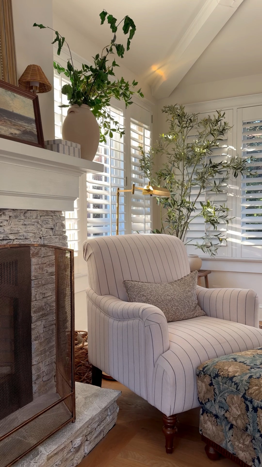 Late afternoon at home when the light starts pouring in and everything slows down a little 🤍 I’ve always loved that moment of the day when the house feels especially calm. The rooms glow, the day softens, and the spaces you’ve thoughtfully put together just work for the life happening inside them. 

Comment SHOP and I’ll send the full space to your inbox.