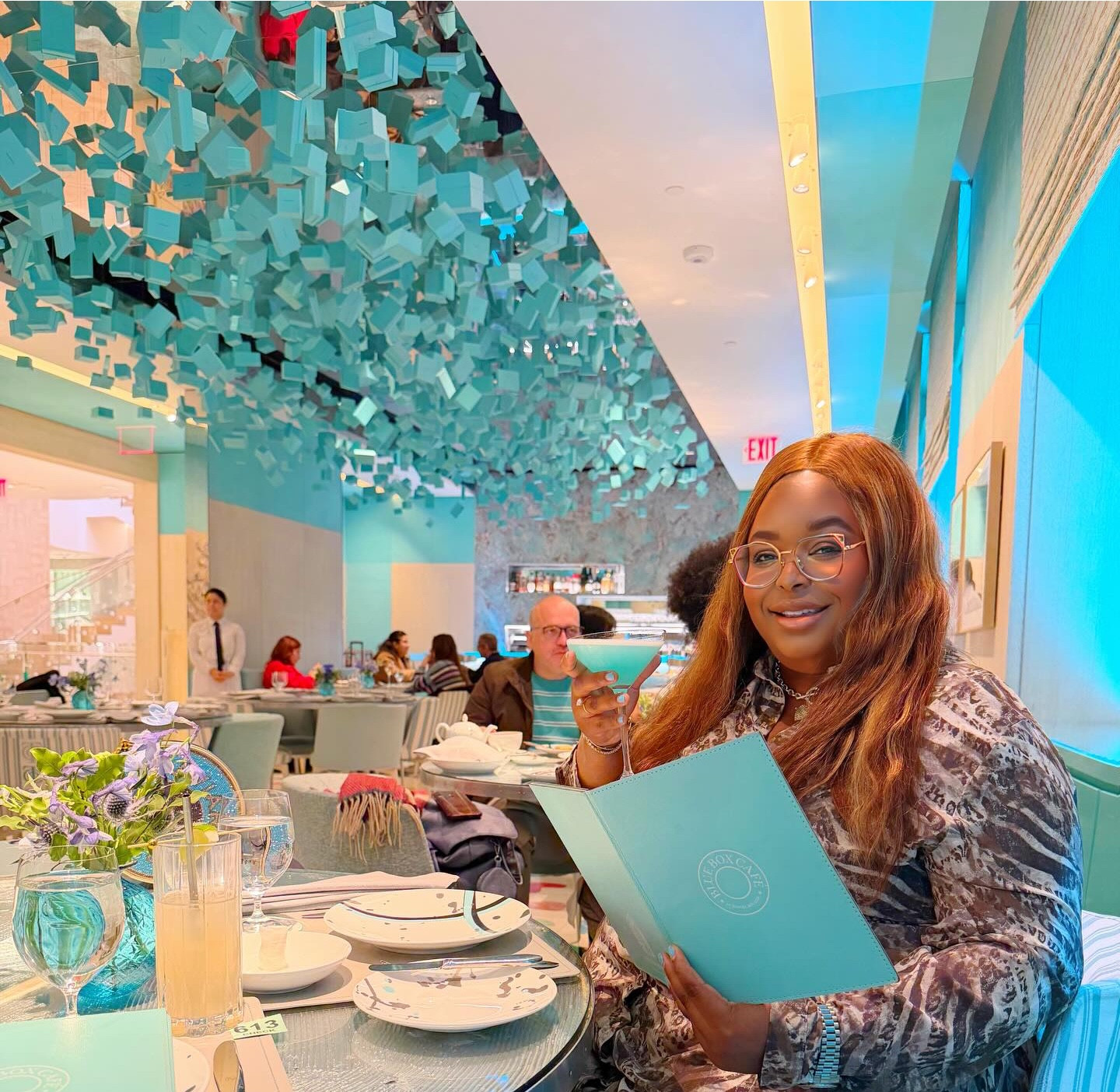 Dinner at Tiffany’s @tiffanyandco with my fabulous friend 🥂✨ because ordinary nights just aren’t our vibe.

Sipping cocktails, indulging in luxurious bites, and soaking in that iconic sparkle 💎🍸 Every detail felt elegant, every laugh felt expensive 💁🏽‍♀️💫

Here’s to friendship, fine dining, and living beautifully 🖤

#DinnerAtTiffanys #LuxuryLifestyle #CheersToUs #FaithZingoni #ElegantNights SipInStyle GirlsNightOut ✨💎🥂