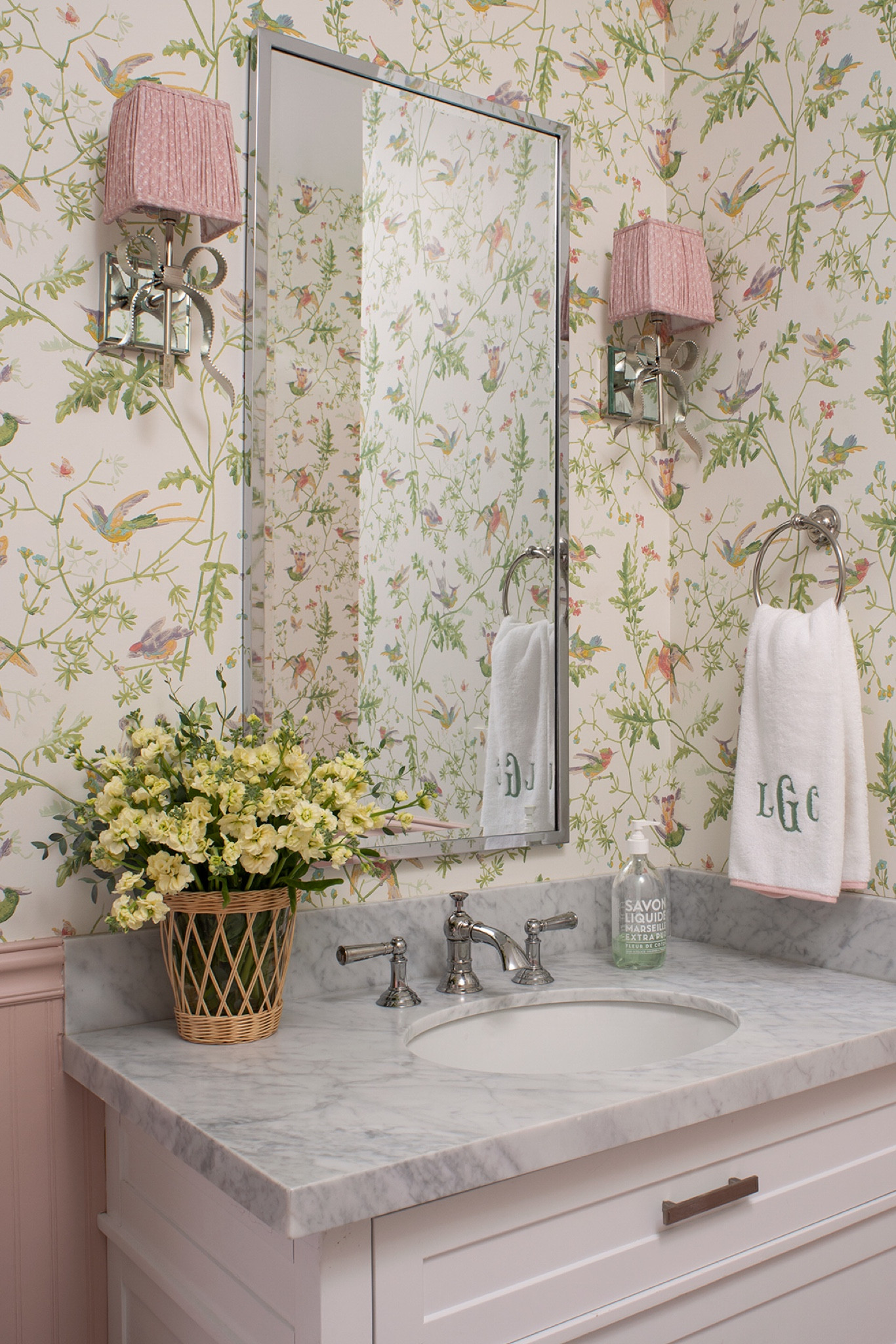It’s always spring in this girls bath. Custom shades, wallpaper, monogrammed towels and painted millwork make this a one of kind bathroom 💕

#emilyruddointeriordesign #interiordesigner #interiordesign #homedesign #bathroomrenovation #bathroom #girlsbathroom

#LTKkids #LTKhome