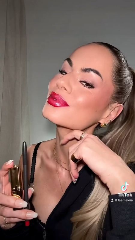 The prettiest red lip combo 💋

MAC lip liner in Cherry 
L’Oréal lipstick on mauved 

#LTKbeauty