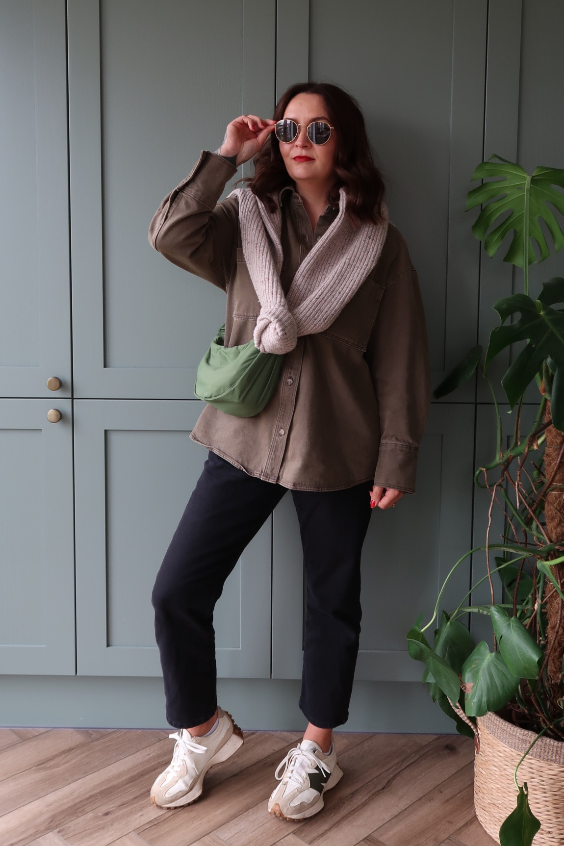 A casual outfit for a quick mooch around the shops to see what’s in for S/S 💐Still too cold for denim jackets alone so a chunky knit round the shoulders like an old lady seems to be keeping the chill at bay 🧶 All outfit details are on my LTK linked in my bio 🔗 
.
.
.
#springoutfit #springoutfits #springoutfitideas #springoutfitinspo #outfitinspiration #outfitideas4you #outfitreel #outfitreels #smallinfluencer #smallinfluencerdiscovery #smallinfluencers #denimjackets #denimjacketstyle #sdambassador #newbalance327 #tattooedgirlsdoitbetter #inkedgirlsofinstagram 