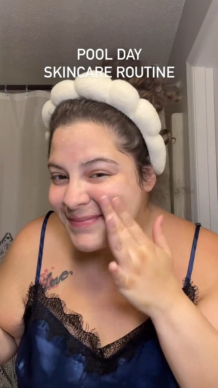 ☀️Being 30 and in the sun means a three step skincare routine 😂 I’m not taking any chances with the health of skin. I always to exfoliate before big sun days so I can get an even tan ☀️

I used:
Cleanser : @cerave 
Exfoliate: @katesomervilleskincare 
Moisturizer/spf: @rocskincare 

*Not shown @bananaboatbrand 30 Spf 

Skin care routine, skincare routine for pool days, spf , healthy skin, skin care , sun tanning safety ,  Plus size beauty creator, plus size bathing suit , body positivity, Latina , Charleston , summer days , June , summer break , beach days, folly beach, Charleston sc , skincare essentials , dance break , size 20 , summer must haves, 

#size20 #summerskincare #plussizecreator #skincareinyour30s