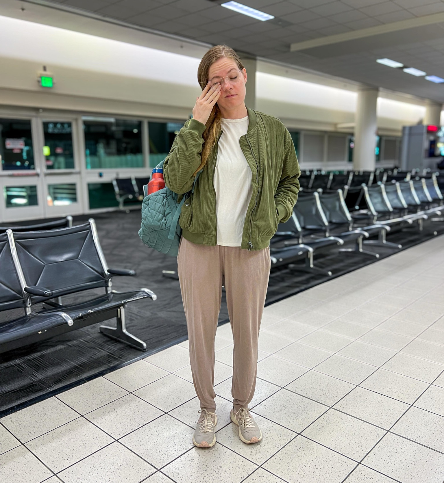 When its way too early for your flight but you also wanna give the outfit details because this is the best travel outfit ✈️ and if you’re shopping Cozy Earth you can use my code DONNAGAIL40 for 40% off 🩵

#LTKTravel