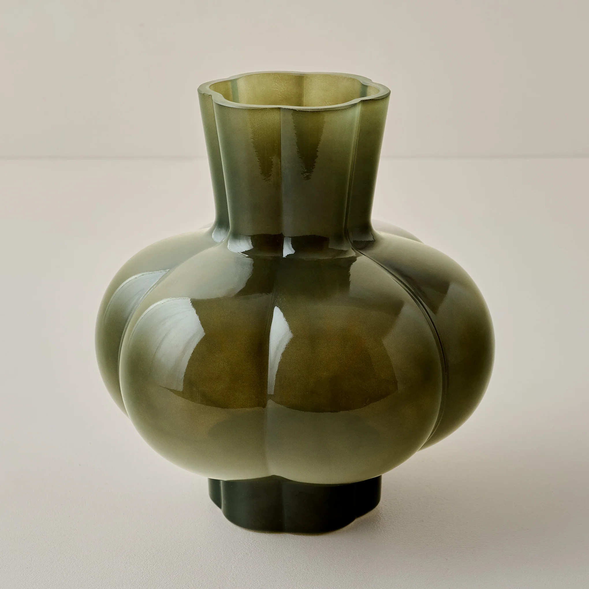 Meredith Glass Vase | Magnolia