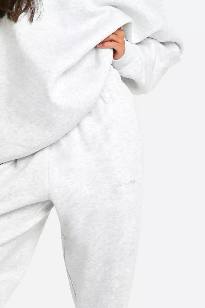 Dsgn Studio Embroidered Cuffed Oversized Sweatpant | boohoo (US & Canada)