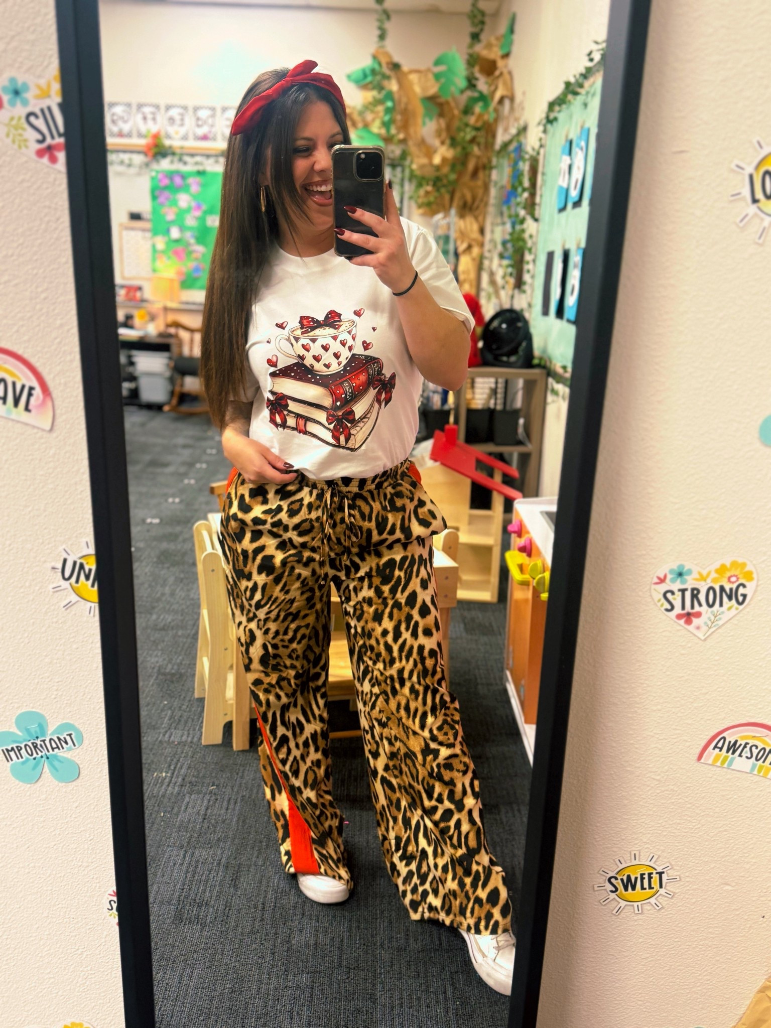 Valentine teacher fit

#LTKWorkwear #LTKdayinmylife #LTKValentine