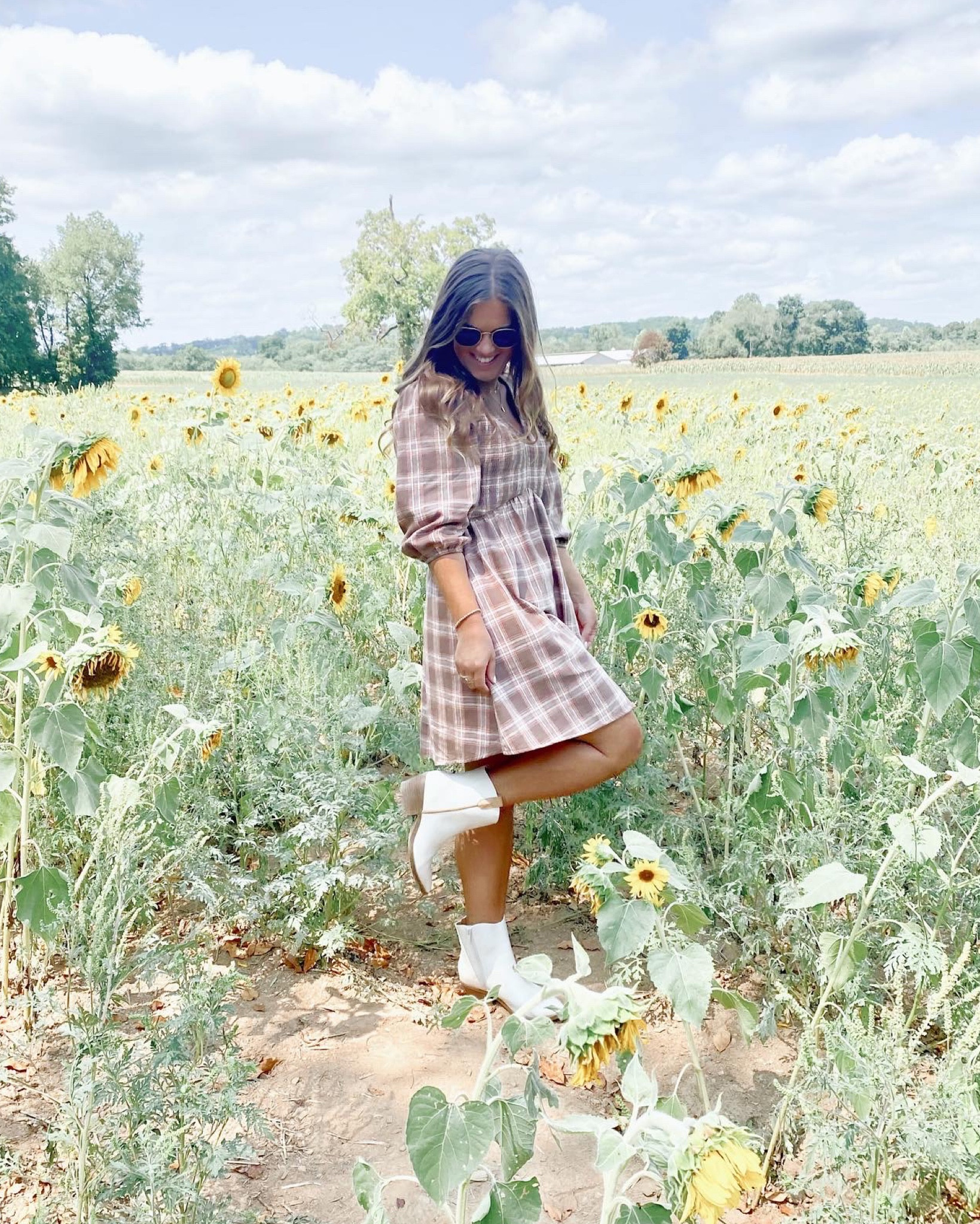 sunflower season🌻
dress: small (30% off with code TAKE30)
boots: 5 (30% off with circle)

#LTKstyletip #LTKSeasonal #LTKsalealert