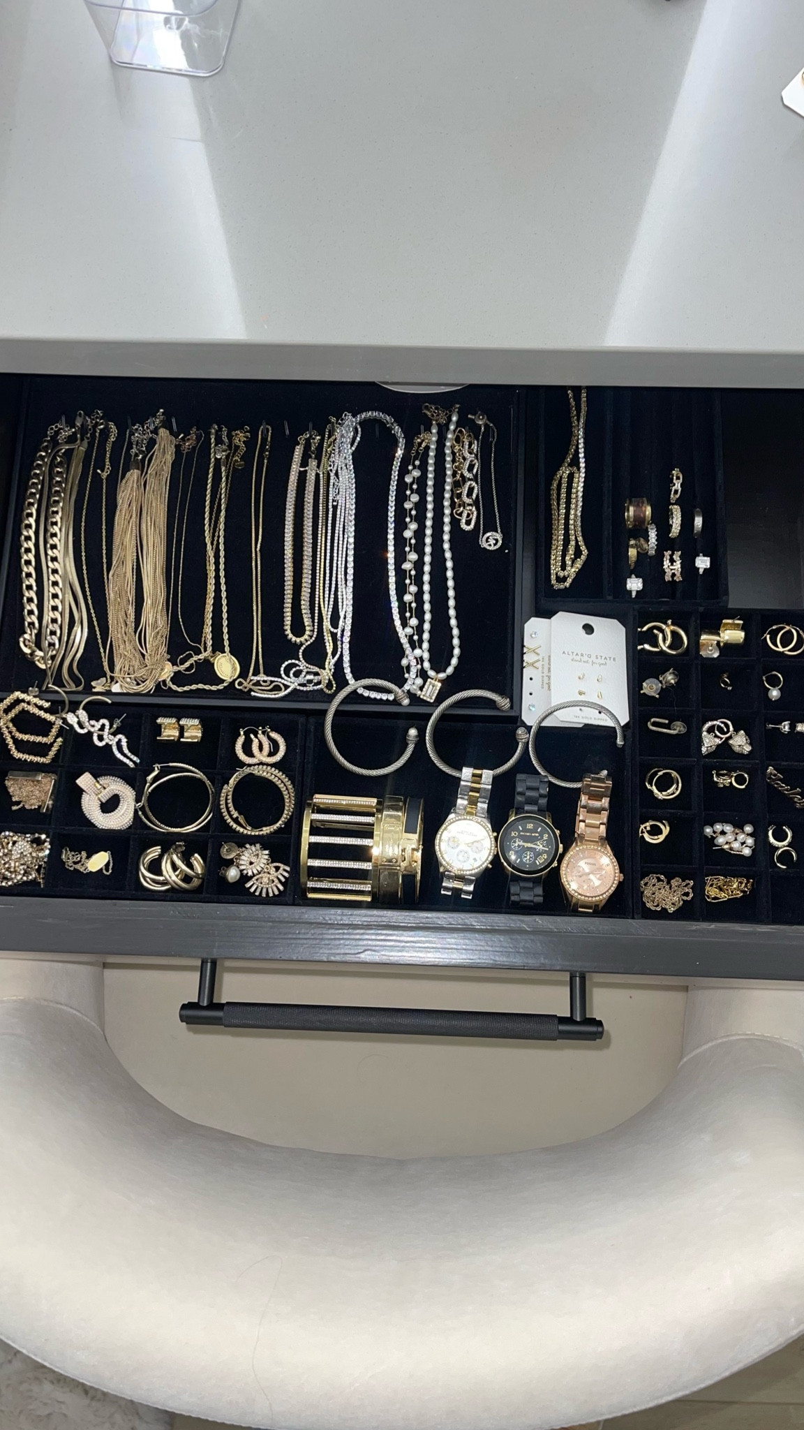 Exact velvet jewelry inserts for organizing  🤌🏻 the jewelry tree didn’t cut it for me anymore this is so much better 🙌🏻 also linked some exact jewelry pieces in this pic too if u need some more bling 😍✨

#LTKGiftGuide #LTKhome #LTKbeauty