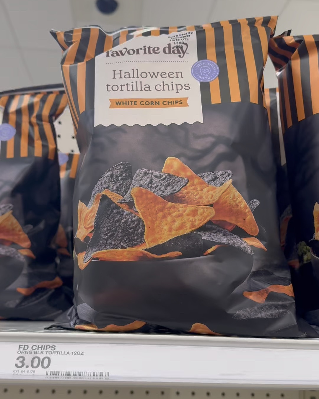 🎃 Halloween snacks are HERE at @Target and they always sell out fast 👻 Stock up on these kid-approved treats for Halloween parties, school lunchboxes, classroom snacks, and trick-or-treating.

From spooky cookies to festive pretzels, these Target Halloween snacks are perfect for moms who want quick, fun, and affordable options this season 🕸️

Shop the full Halloween snacks & treats collection here! 
#halloweensnacks #halloweentreats #targethalloween #targetsnacks #classroomsnacks #kidsnacks #halloweenpartyideas

#LTKBaby #LTKSeasonal #LTKKids