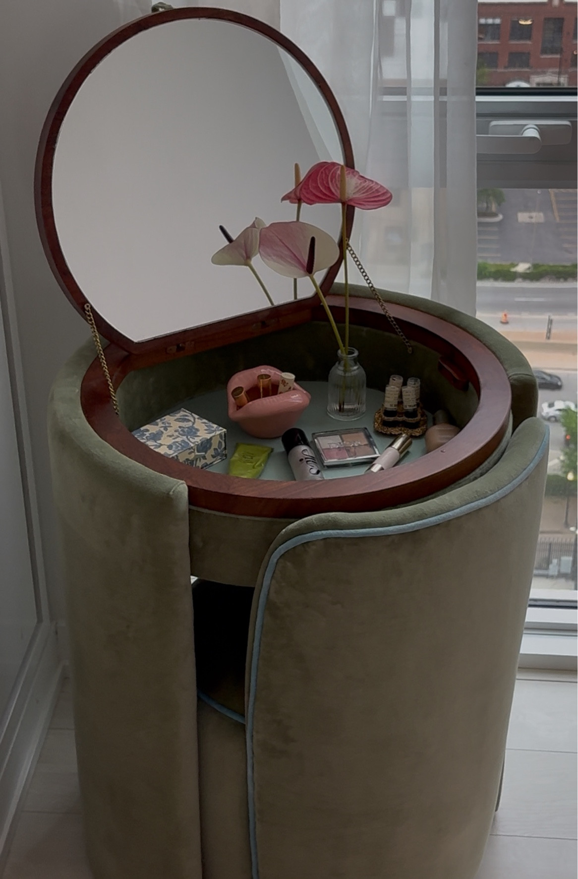 THE PERFECT VANITY FOR SMALL SPACES 🥹