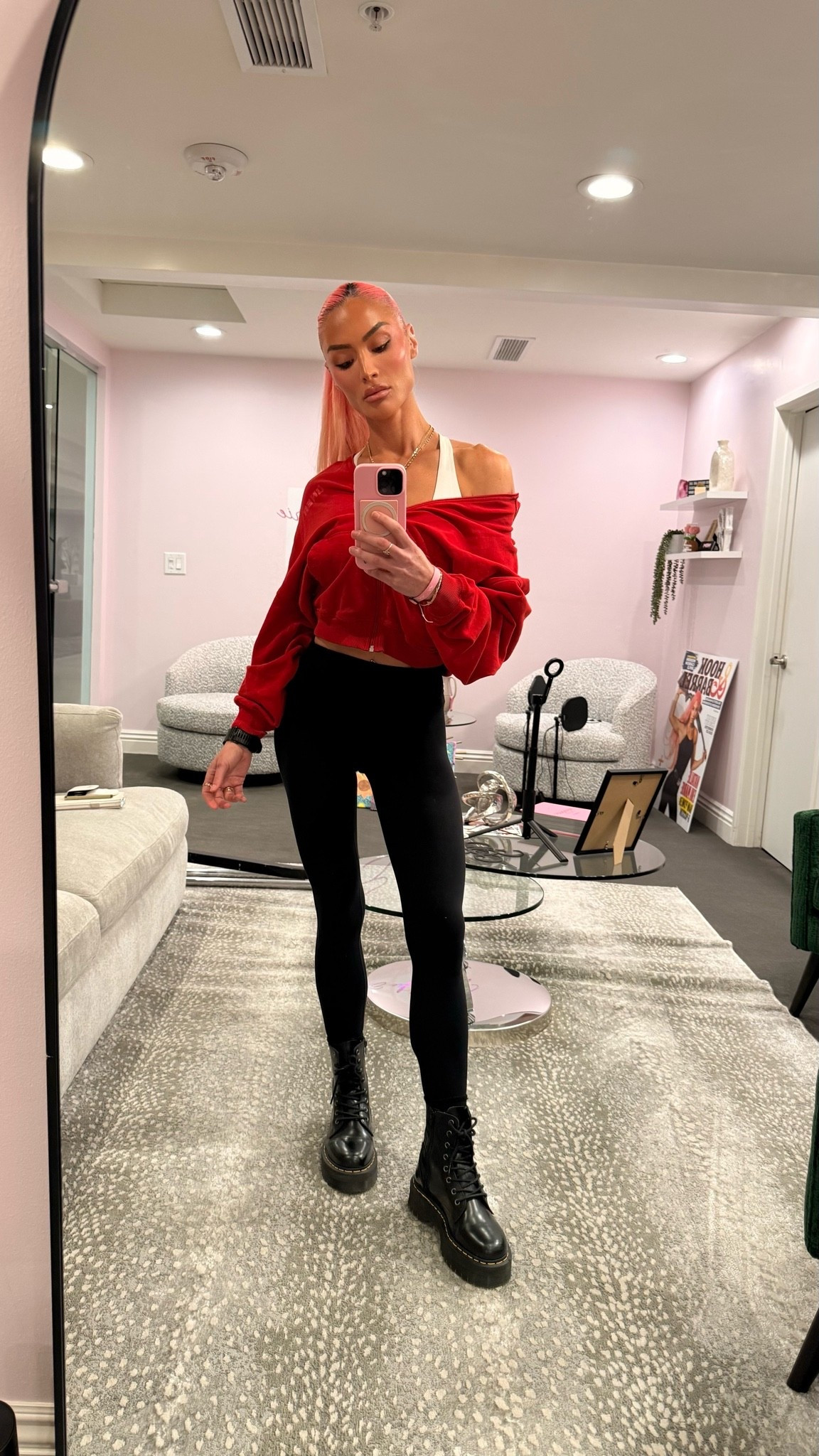 Leggings and Docs 💓💅🏽