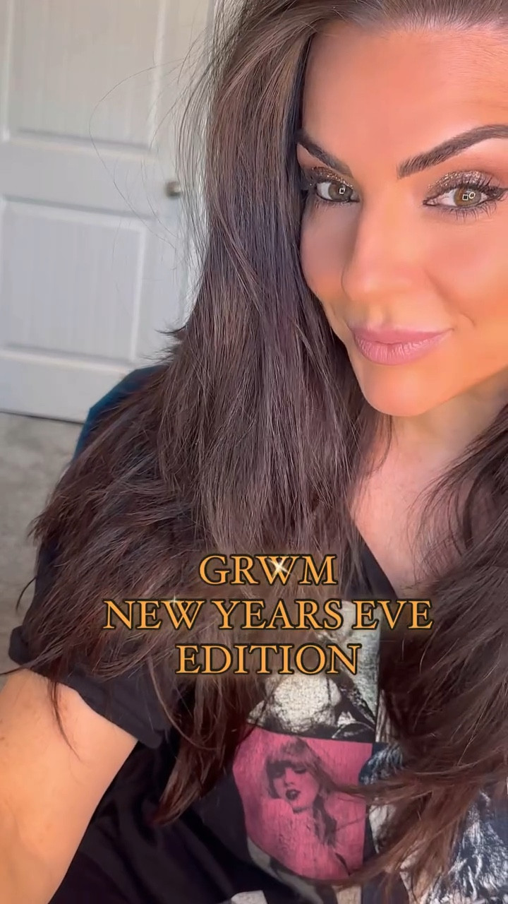 Get ready with me for New Years Eve even though I’ll be in sweats! Super easy fun look for any big holiday or event when you want a big impact and some extra sparkle! 

All items linked in my LTK in my bio! 

#nyemakeup #newyearsevemakeuplook #beautytips #makeuptips

#LTKWatchNow #LTKHoliday #LTKBeauty