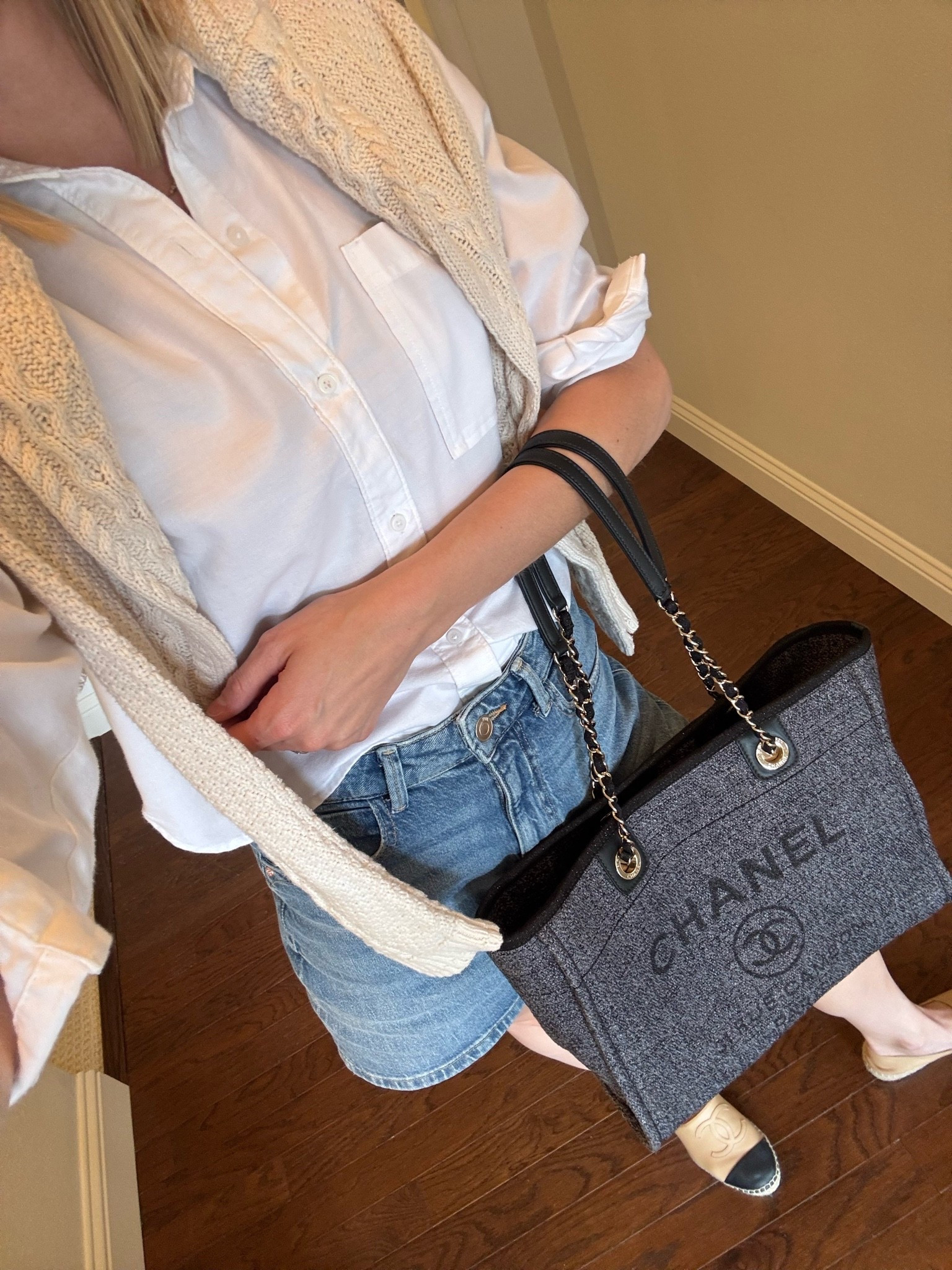 The denim shorts you need for summer! Under $50 & come in 5 washes! I'm wearing a size 4. I typically size up one in Zara denim.