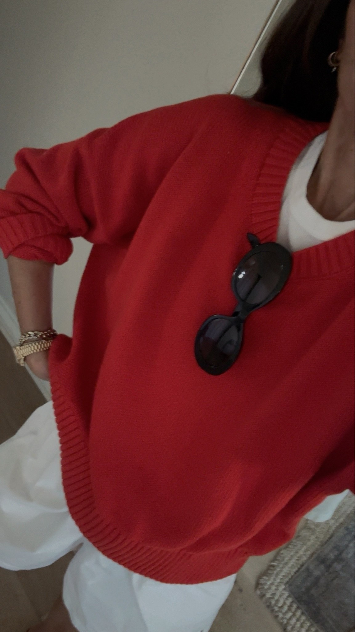 Love a beautiful pop of red, and this 100% organic cotton one is great for cooler summer evenings and mornings, and for chillier fall days with jeans. I went up a size for a more relaxed fit. #quincepartner @onequince