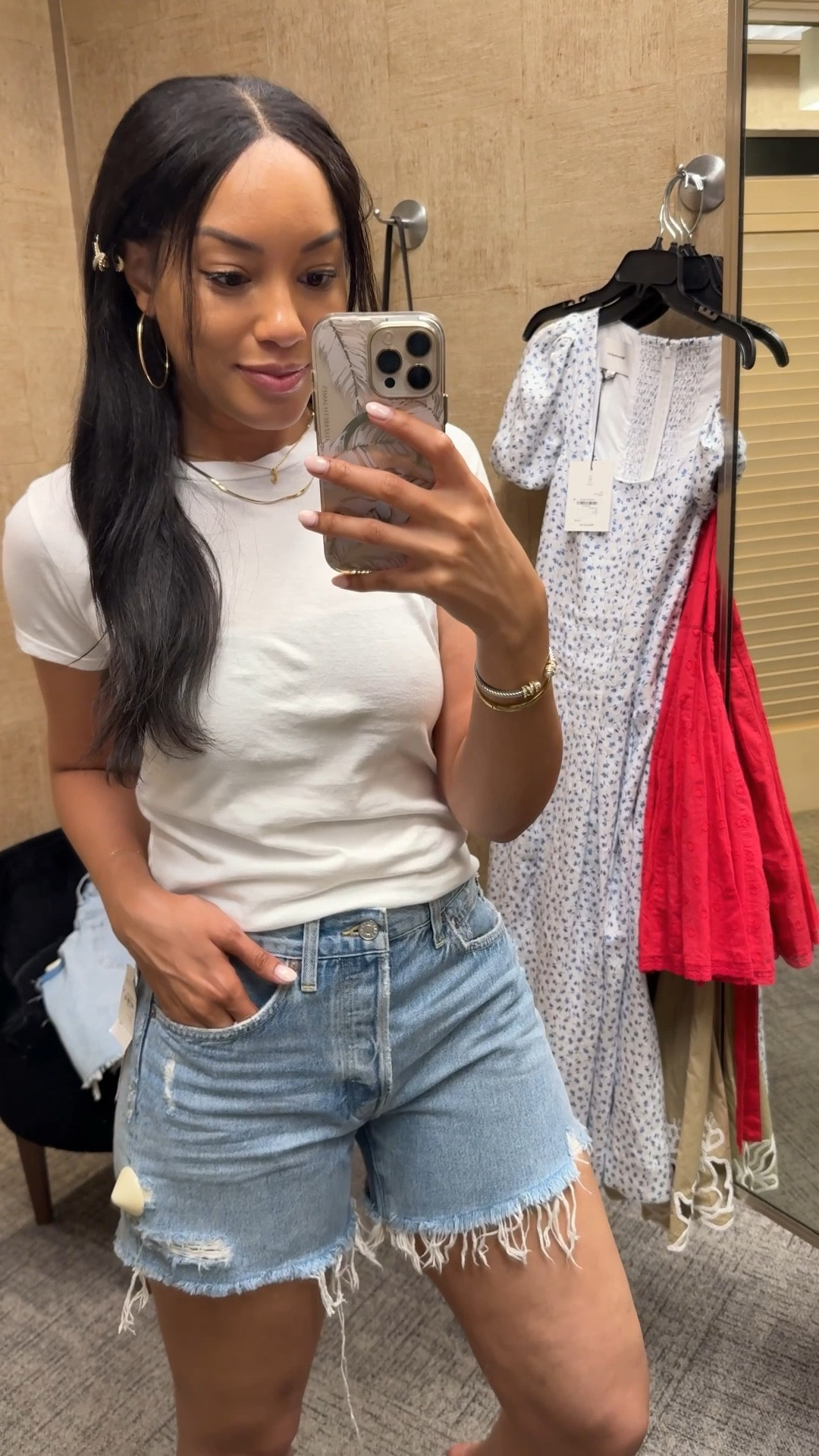 Perfect length shorts 😍 AGOLDE Parker Long Short size 27, these will fit perfectly after getting the waist taken in a bit 🥰 Wearing XS in Mother white tee

AGOLDE denim shorts, Jean shorts, distressed, loose fit shorts, summer shorts, summer outfit, casual outfit, modest shorts, white tee, vintage 