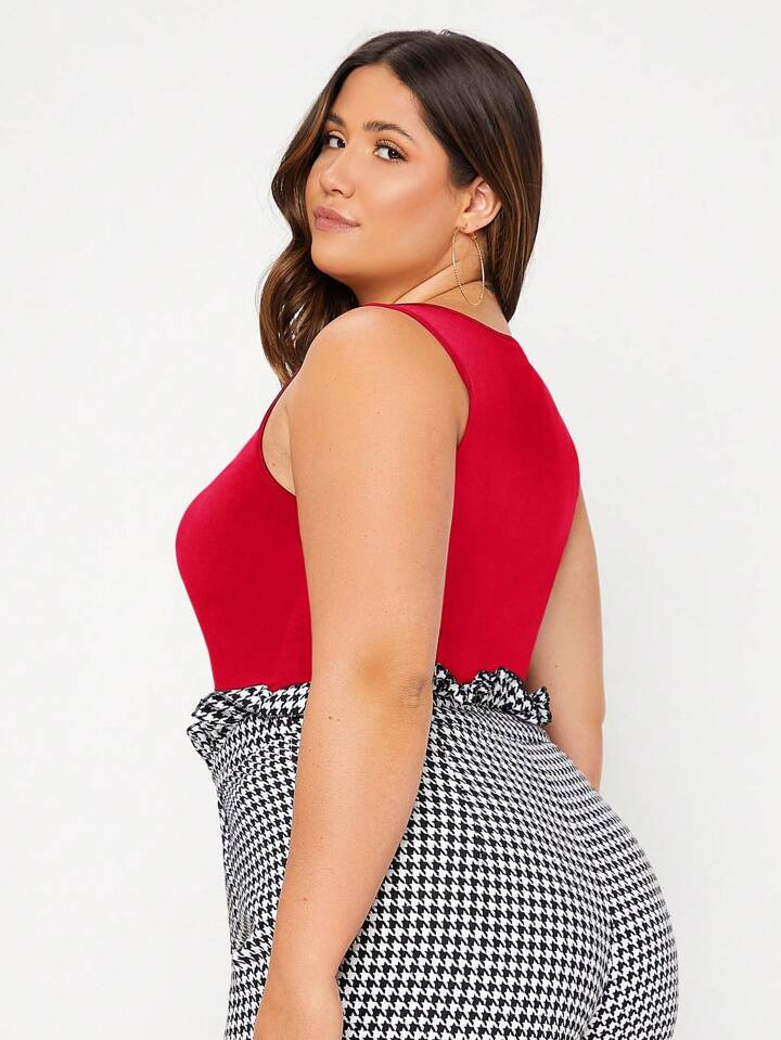 SHEIN BASICS Plus Size Women's Solid Color Square Neck Tank Top | SHEIN