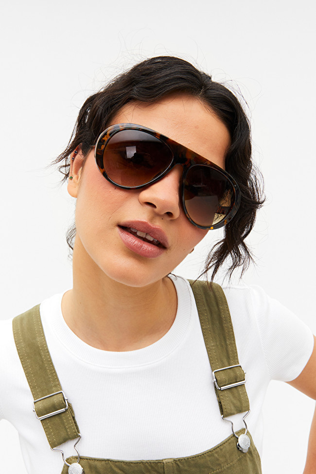 Tortoiseshell aviator sunglasses
                  			
				€ 12 | Monki