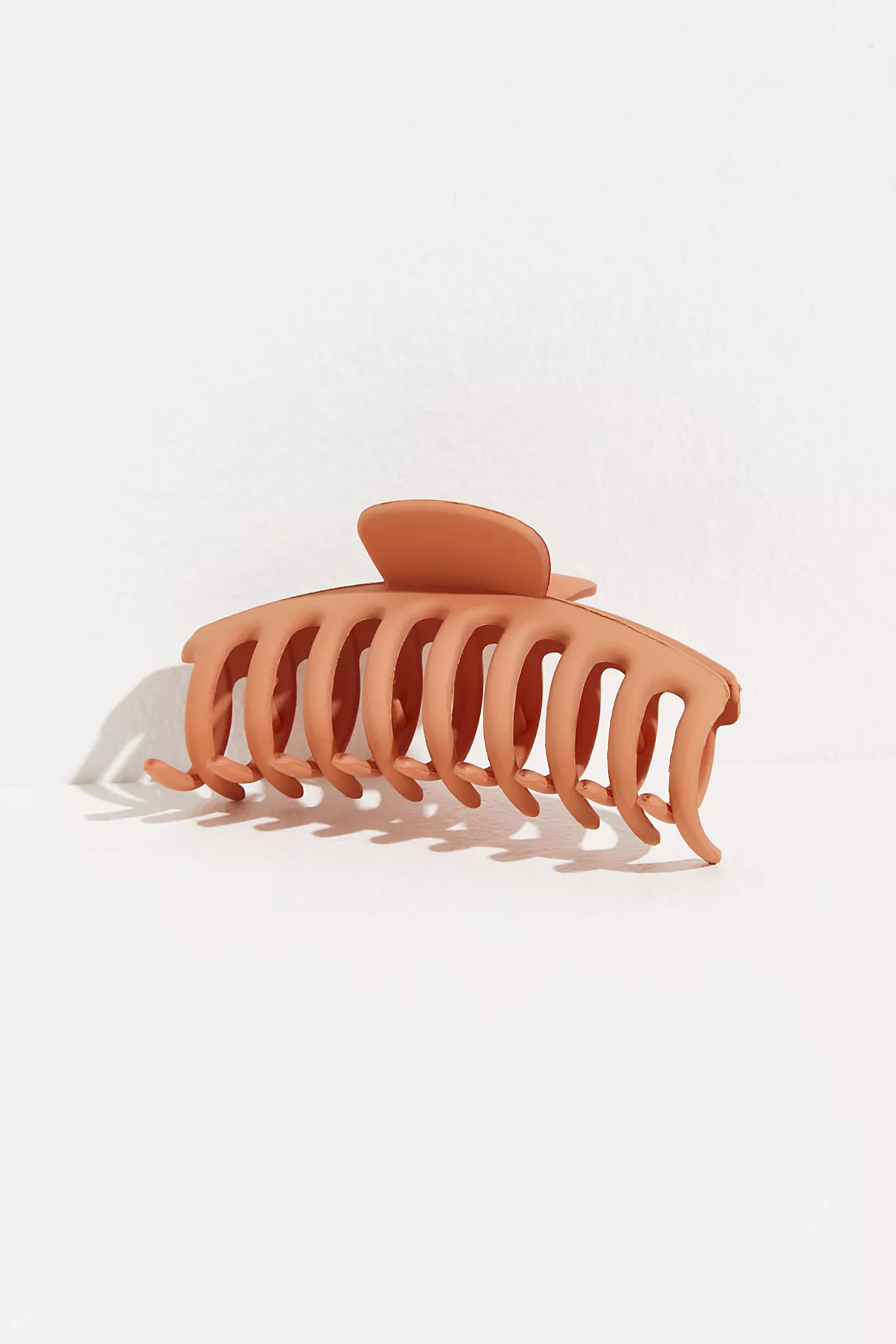 Matte Oversized Claw | Free People (Global - UK&FR Excluded)