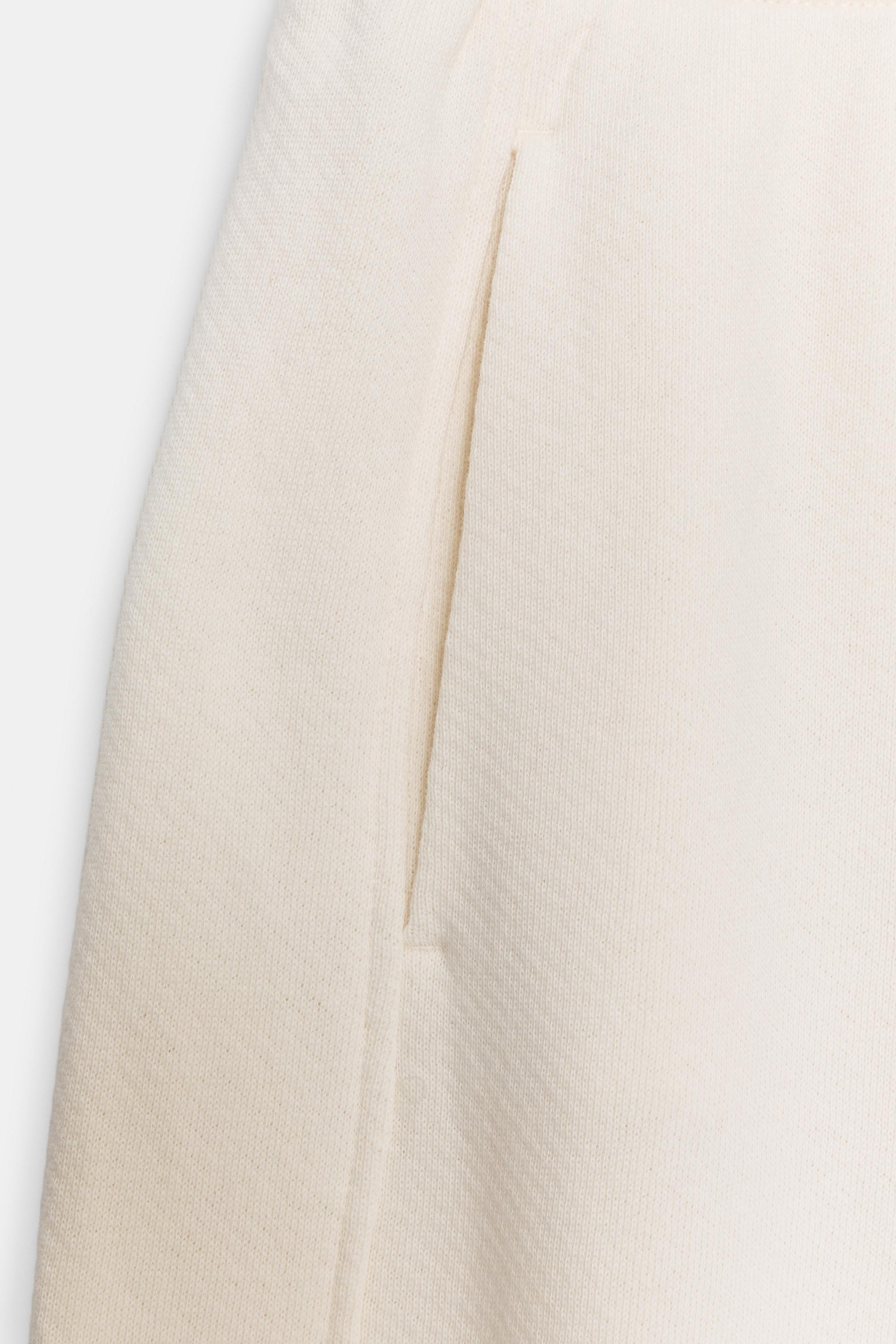 Trousers made from a cotton yarn fabric. Mid-waist with an adjustable elasticated drawstring wais... | Zara UK