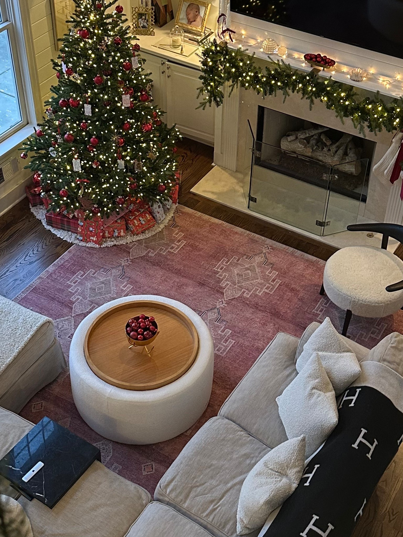 Your neutral rooms are screaming for this rug… back in stock in the larger sizes! It’s a performance rug (more durable, holds up against stains) but is so velvety soft. Reeeeeeally tied the room together 😎